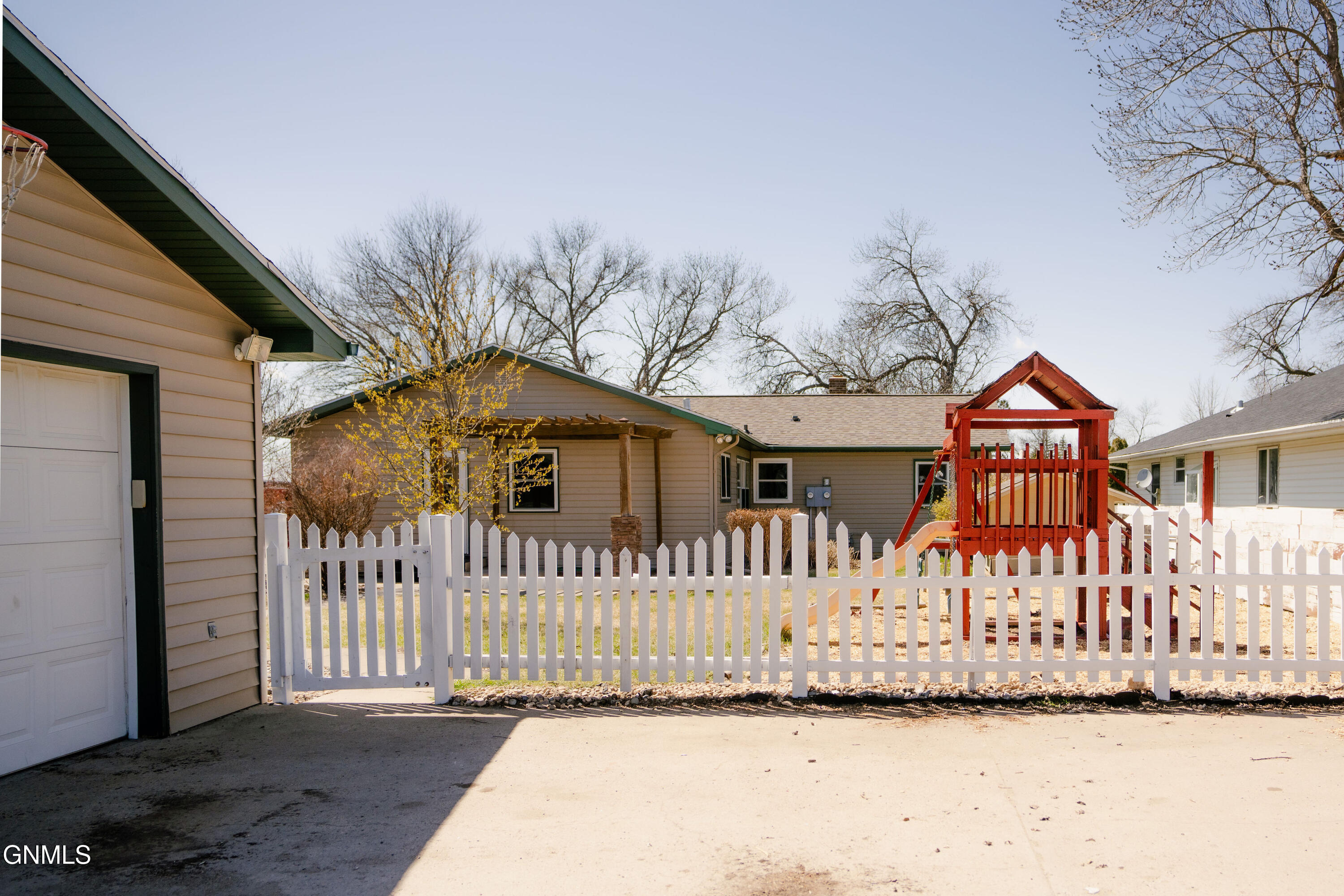 property viewer photo 45