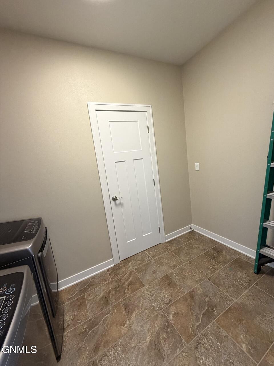 property viewer photo 15