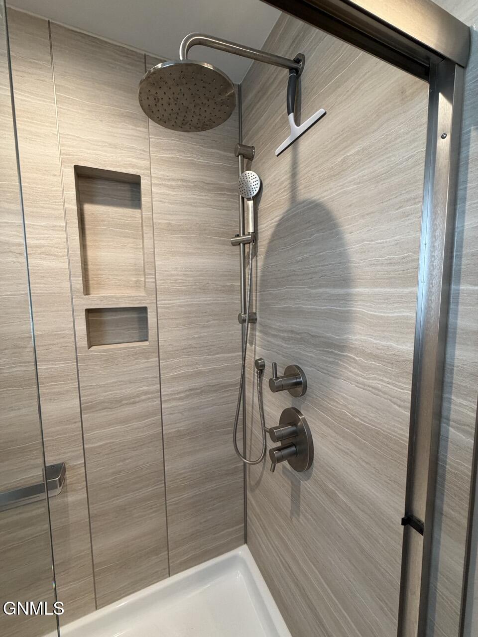 property viewer photo 26