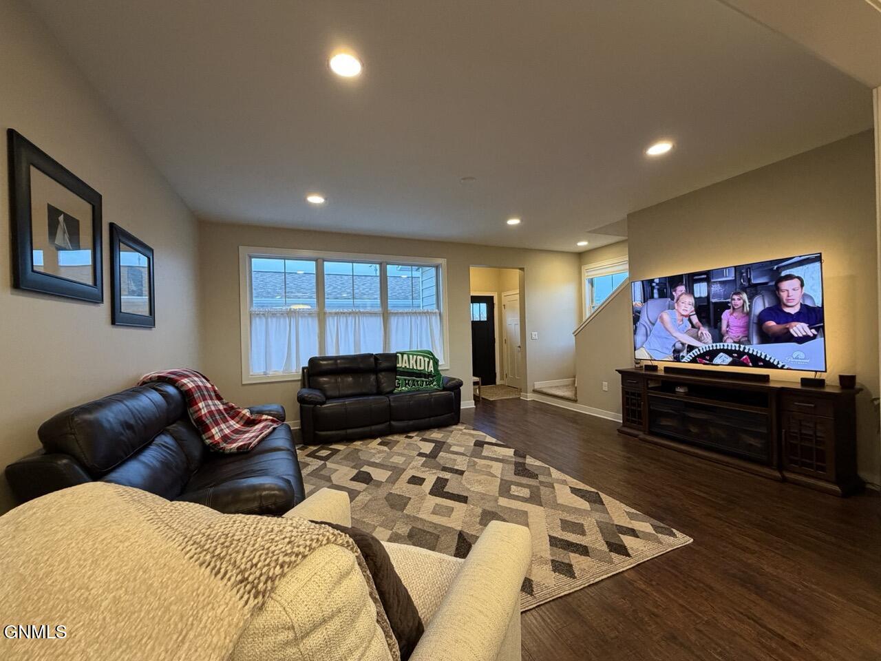 property viewer photo 5