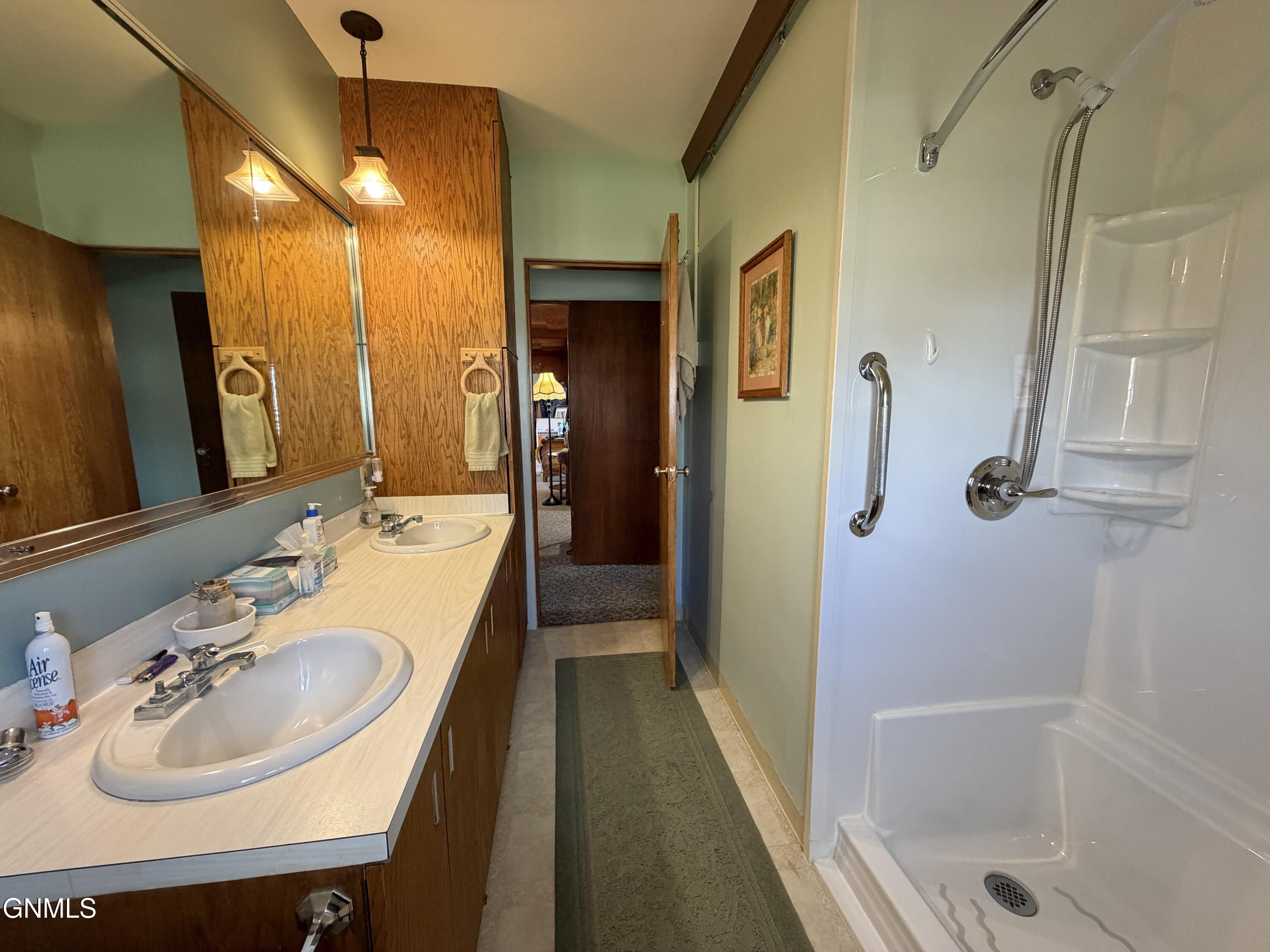 property viewer photo 20
