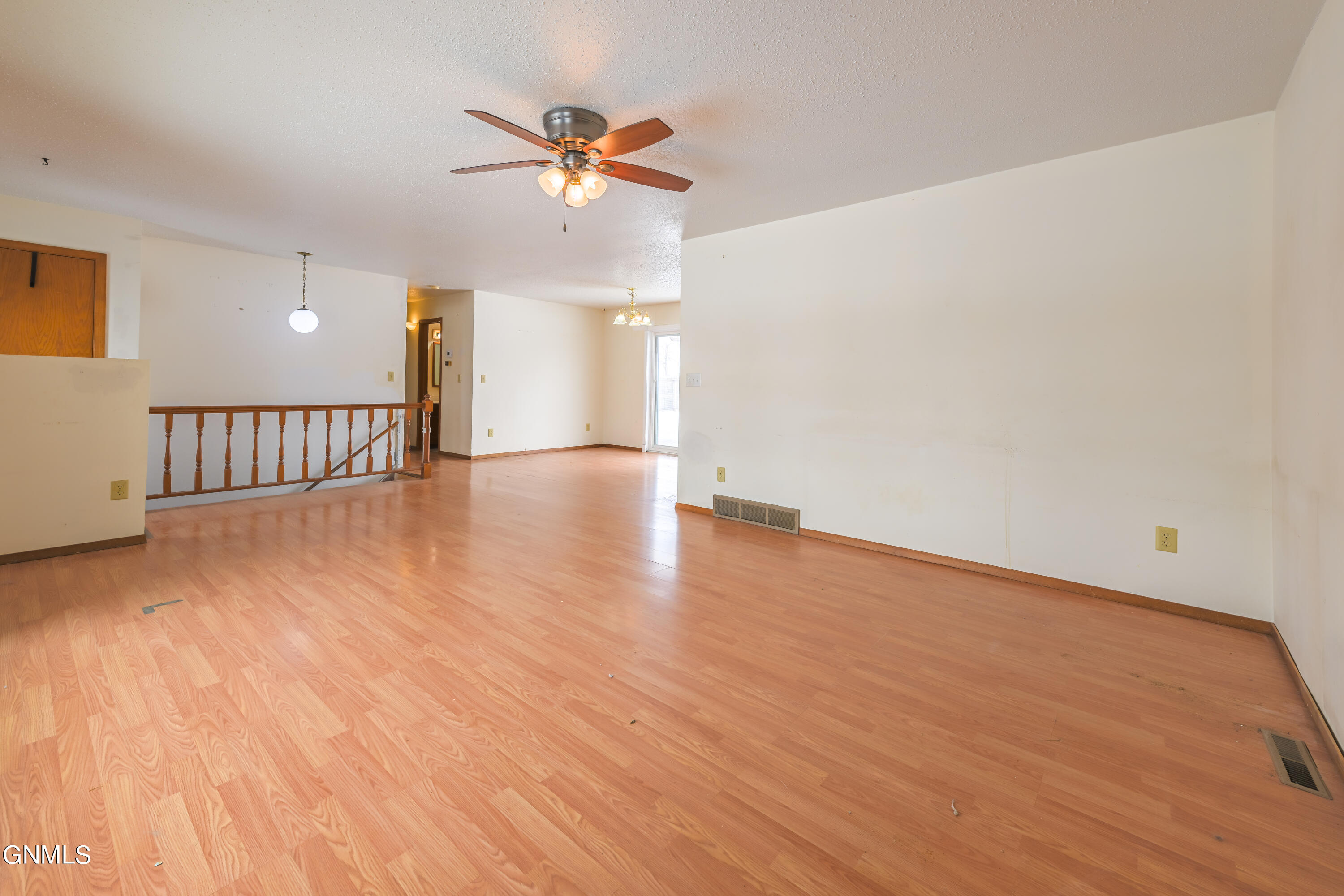 property viewer photo 2