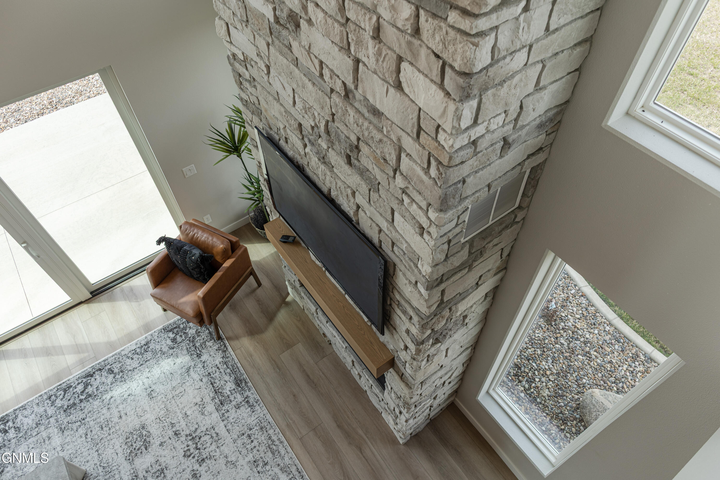 main property photo 44