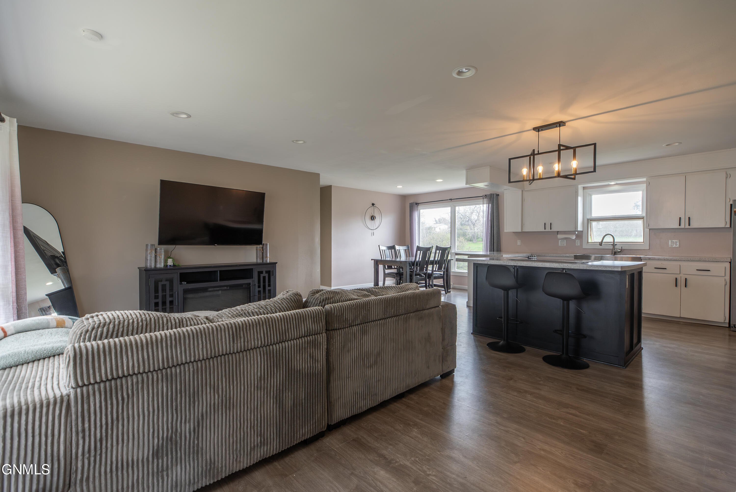 property viewer photo 5