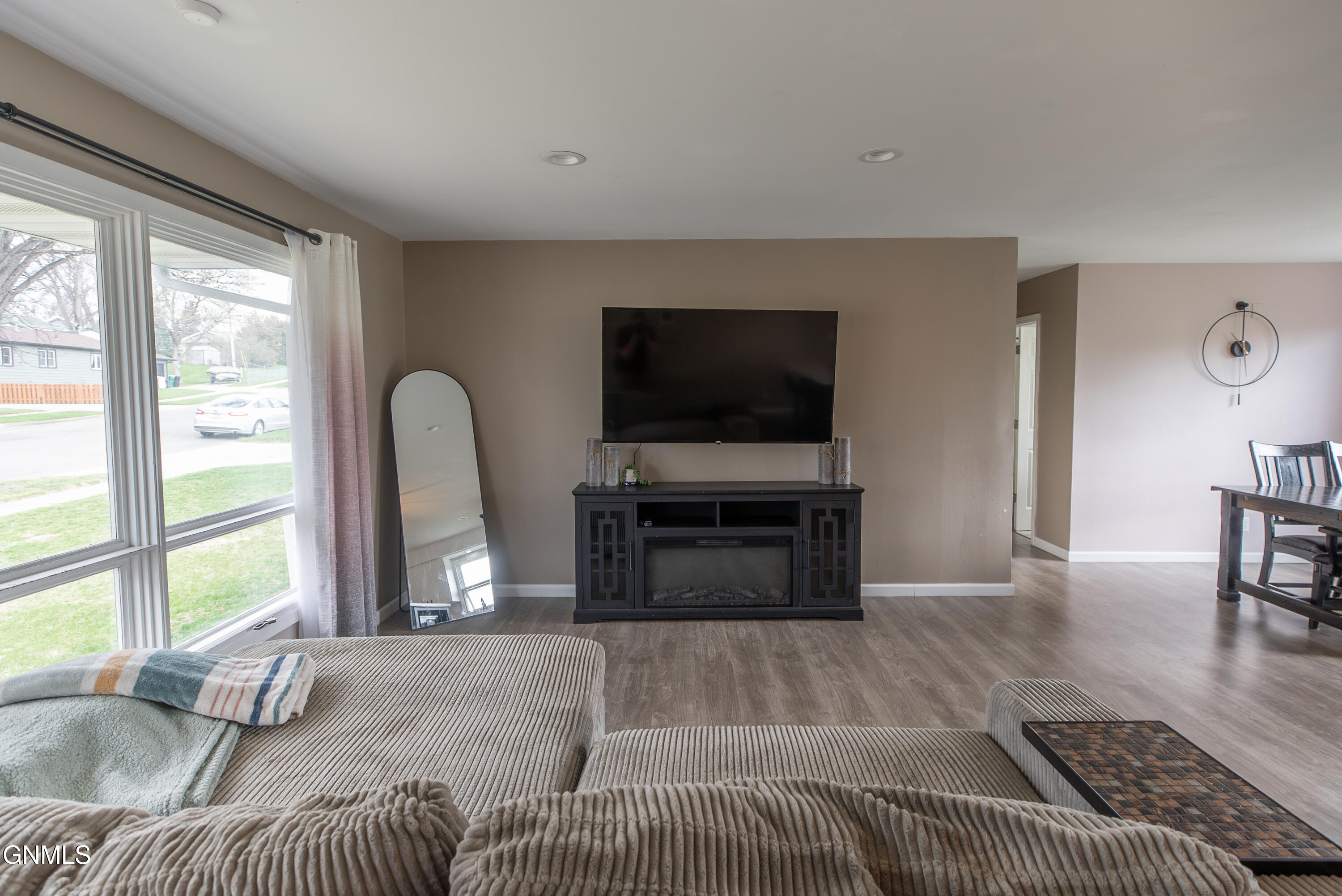 property viewer photo 6