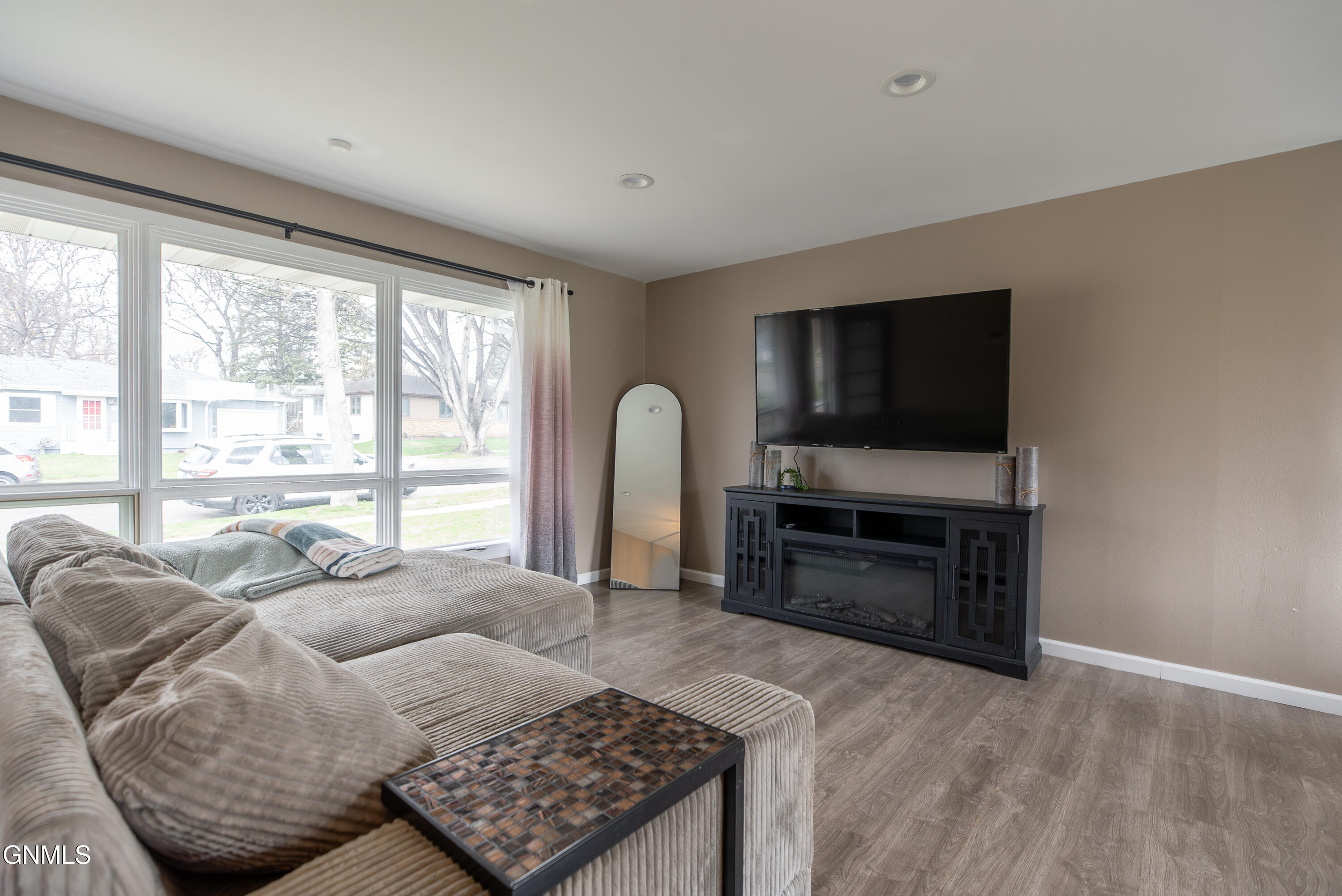 property viewer photo 8
