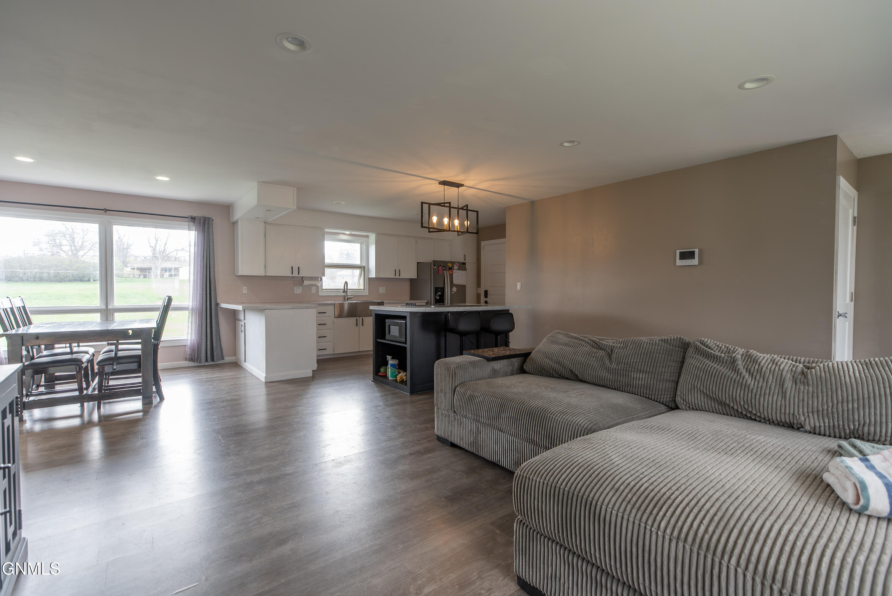 property viewer photo 9