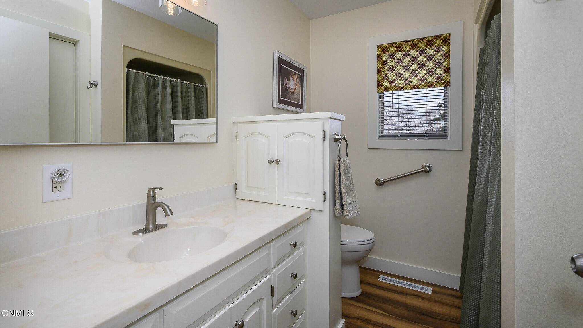 property viewer photo 13
