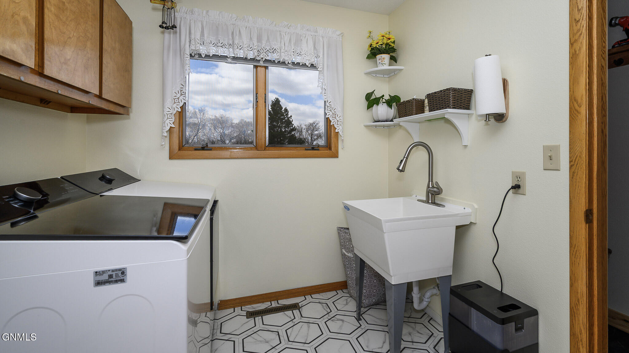 property viewer photo 15