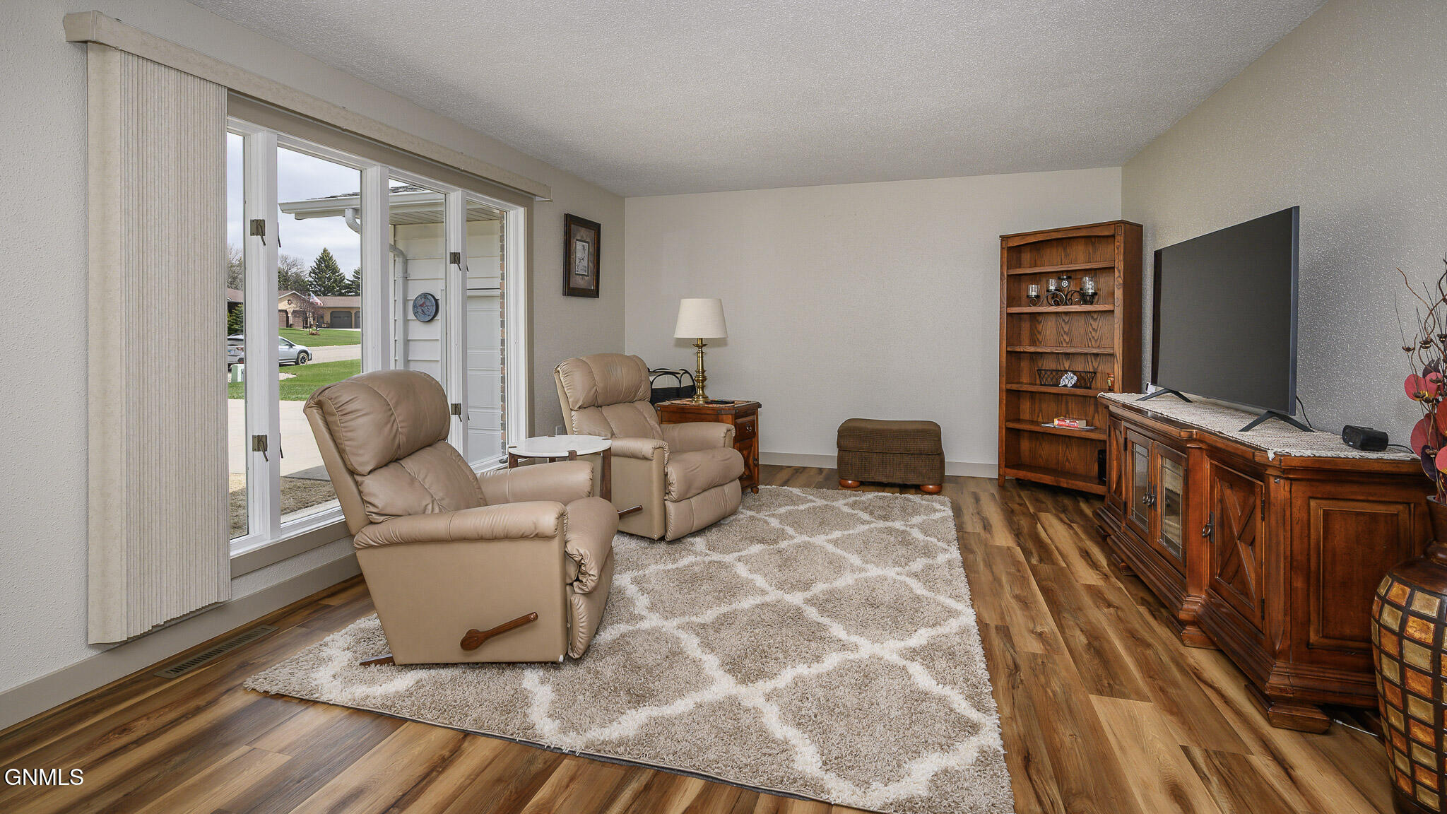 property viewer photo 3