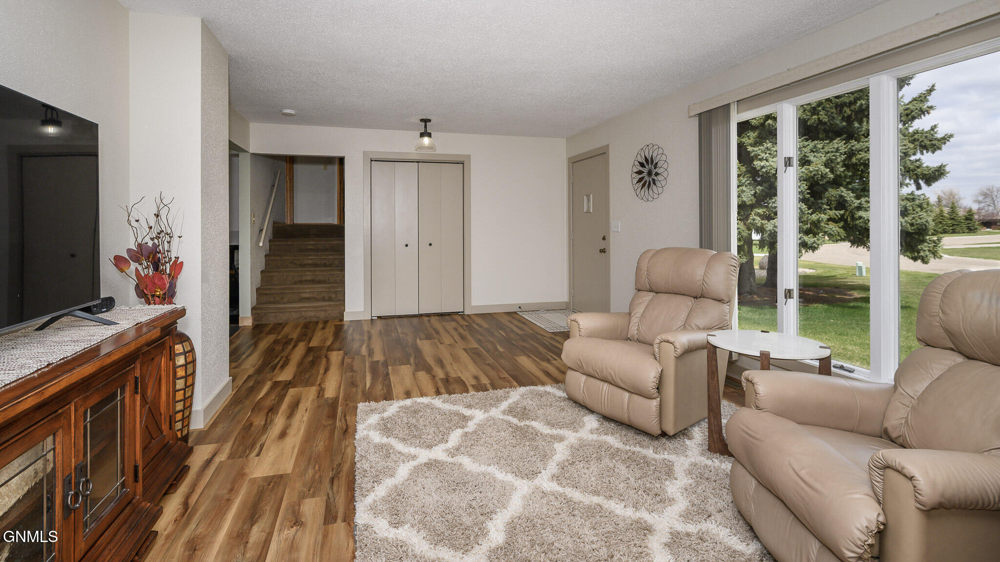 property viewer photo 4