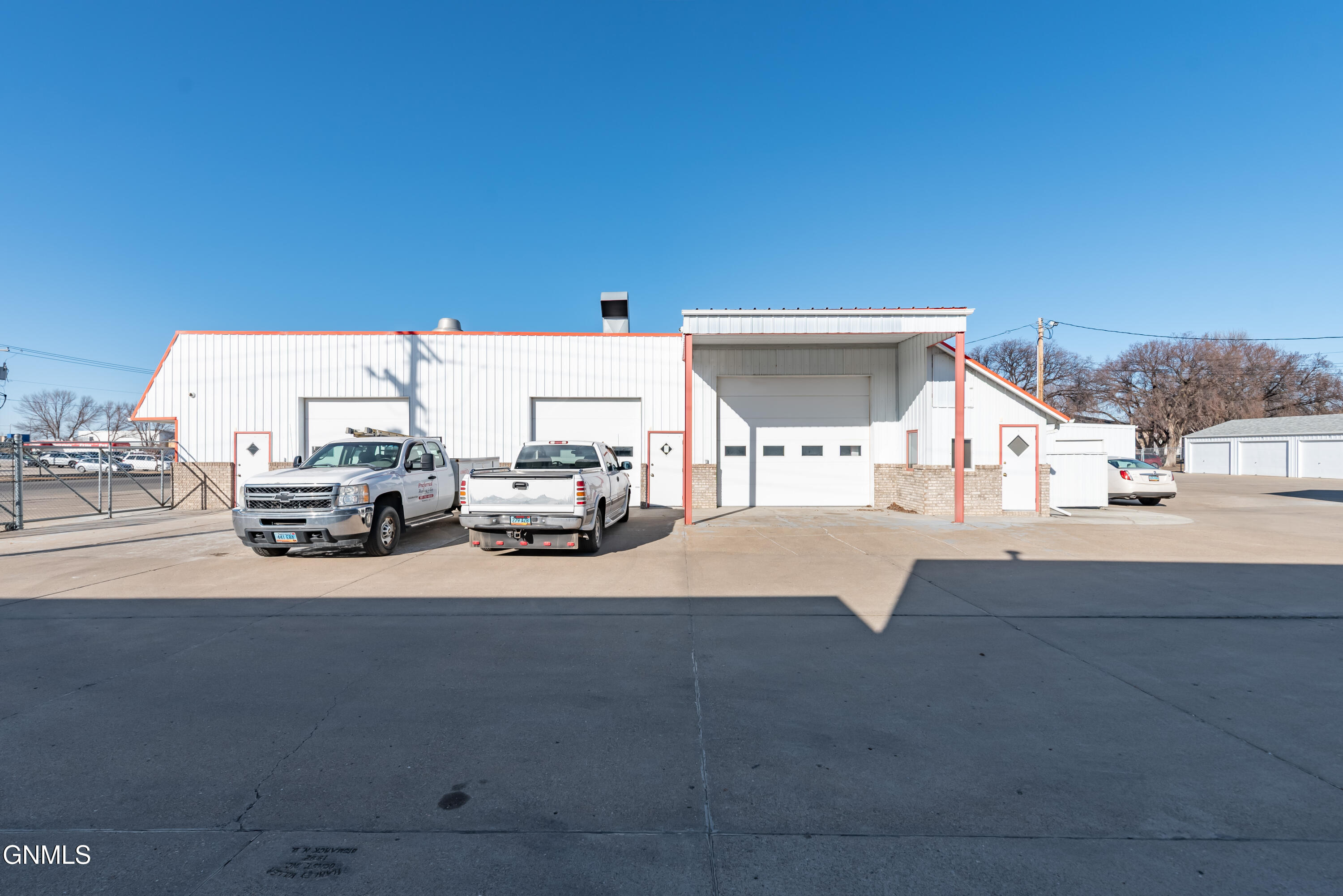 main property photo 32