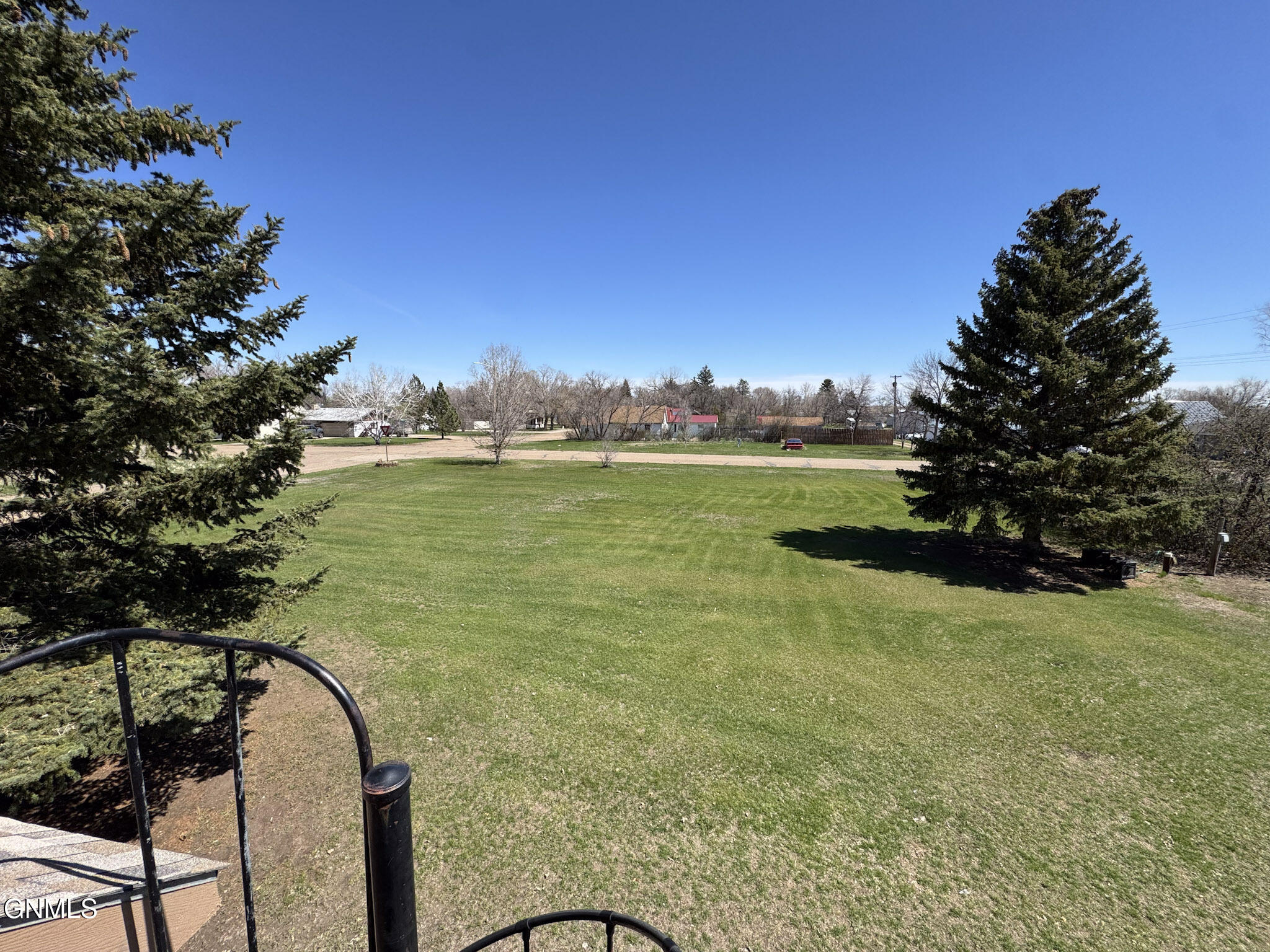 main property photo 13