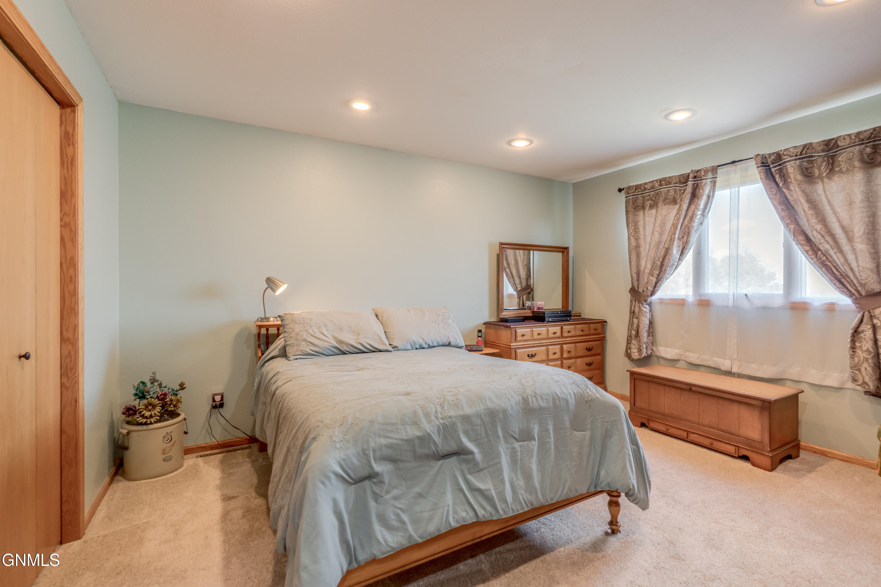 property viewer photo 25