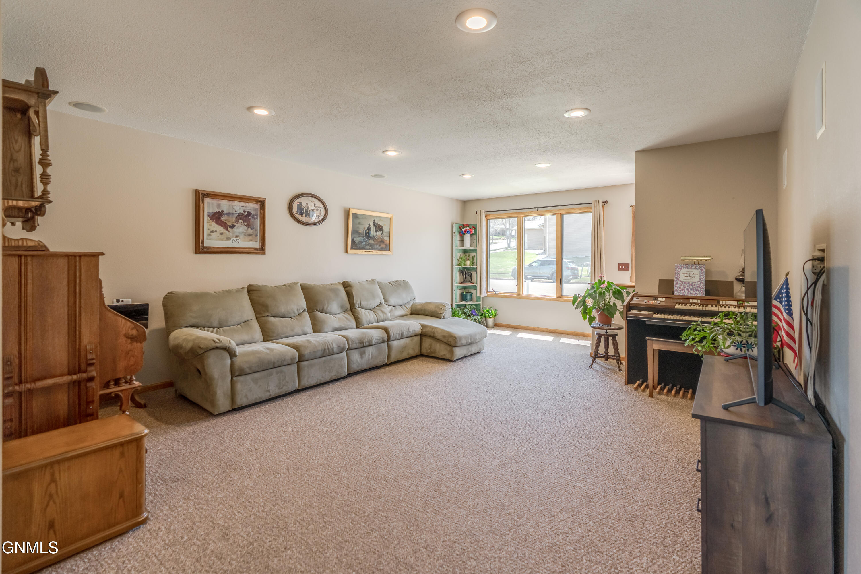 property viewer photo 3