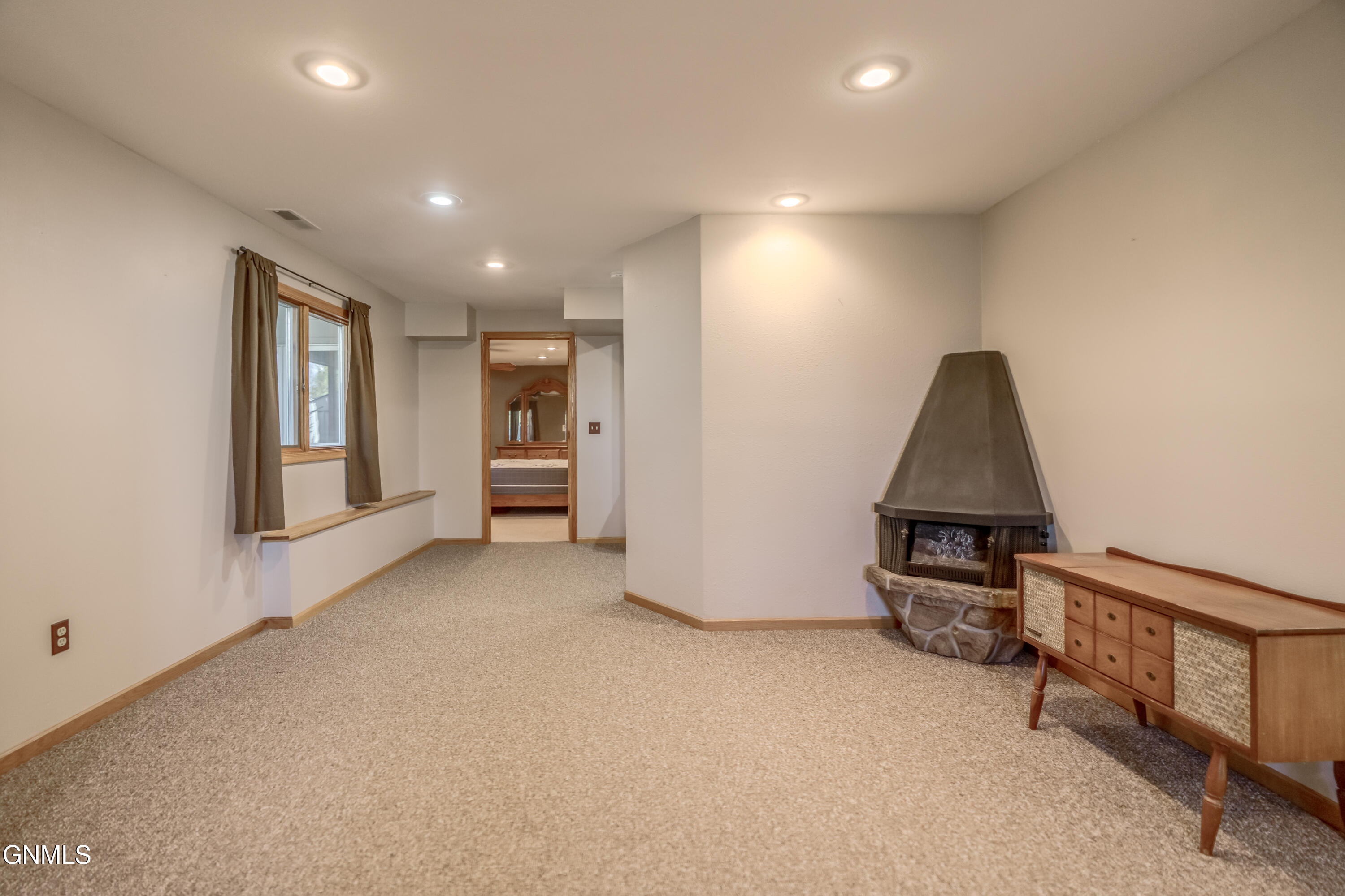 property viewer photo 45