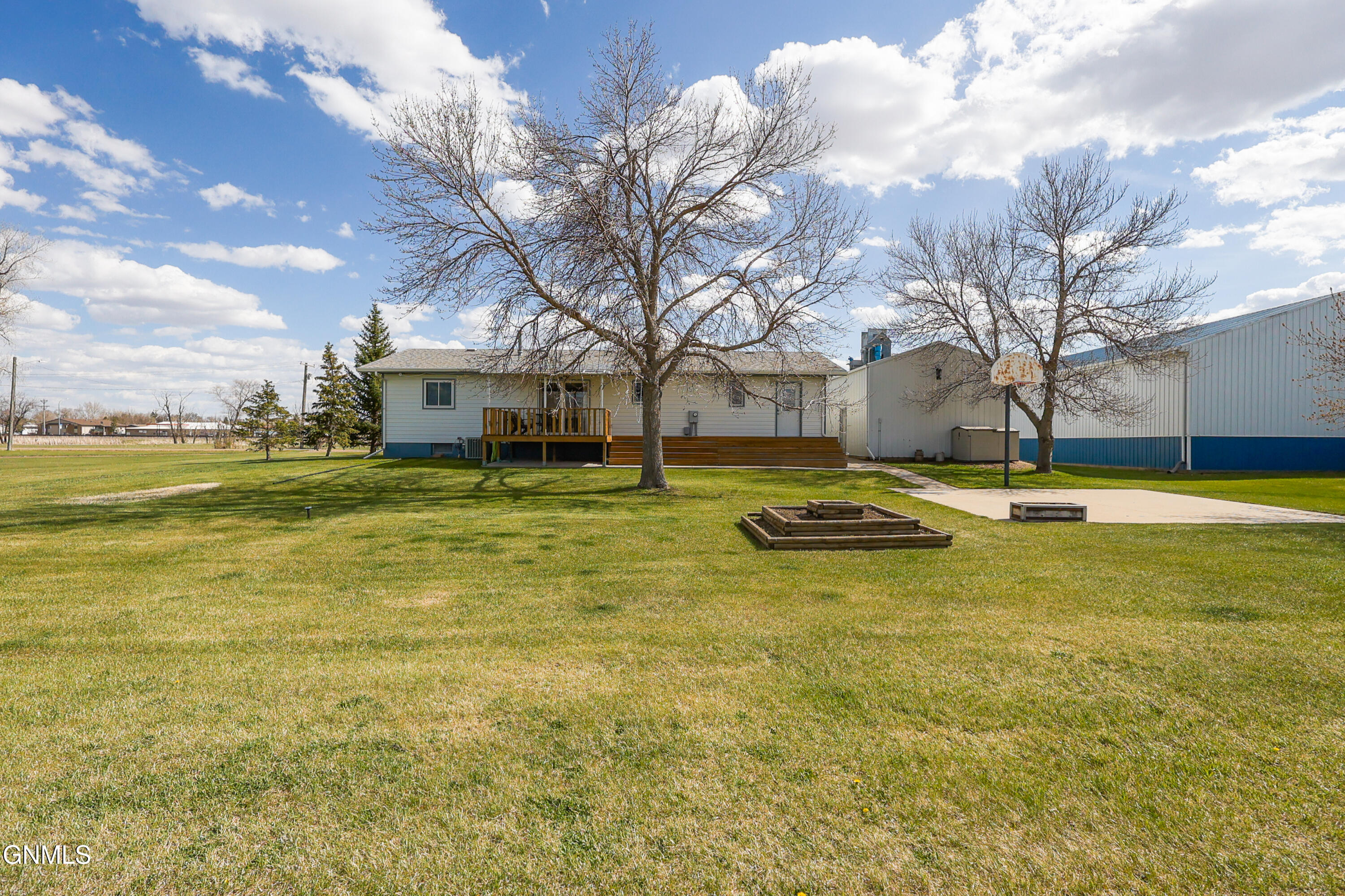 main property photo 47