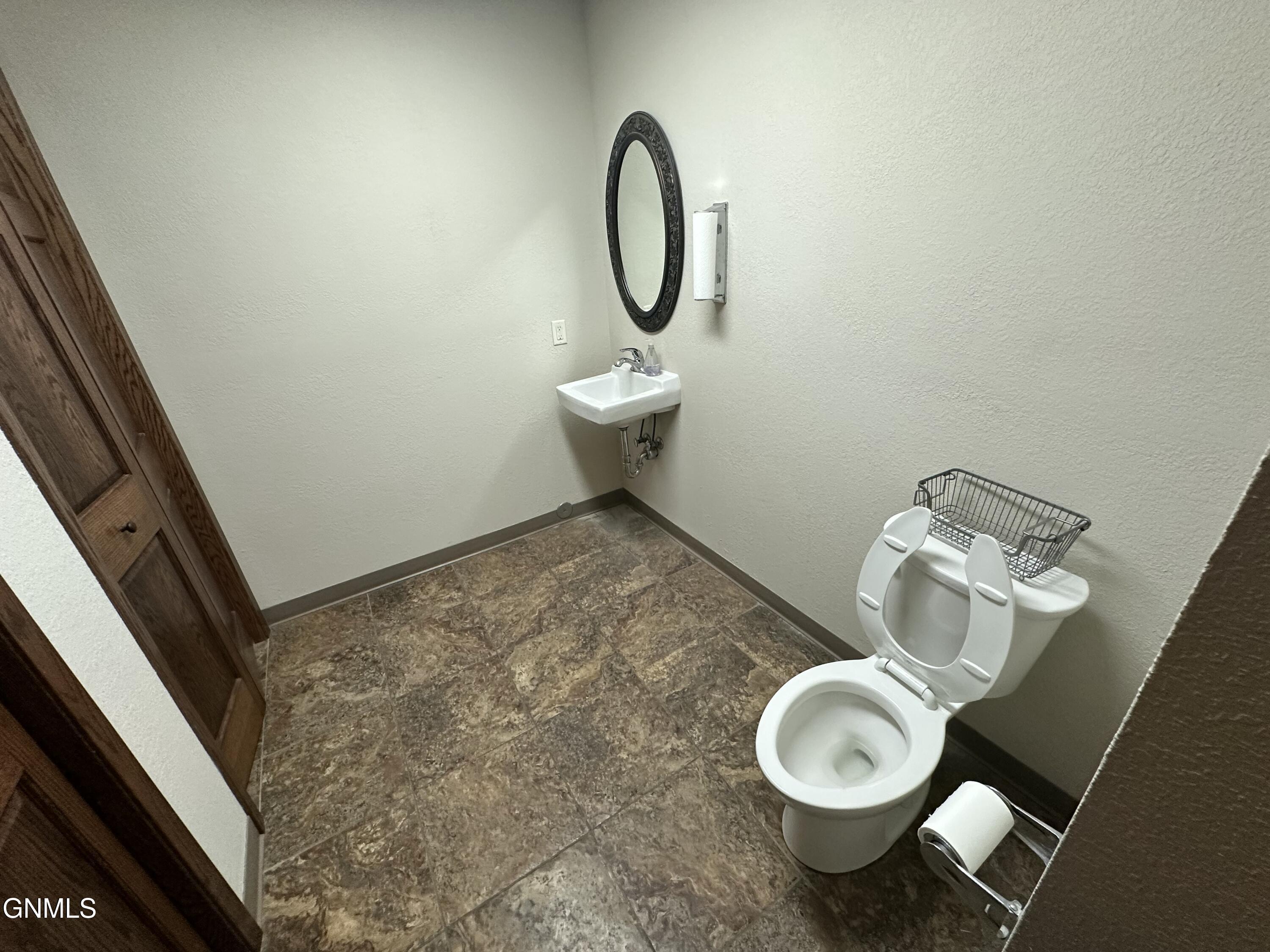 main property photo 16