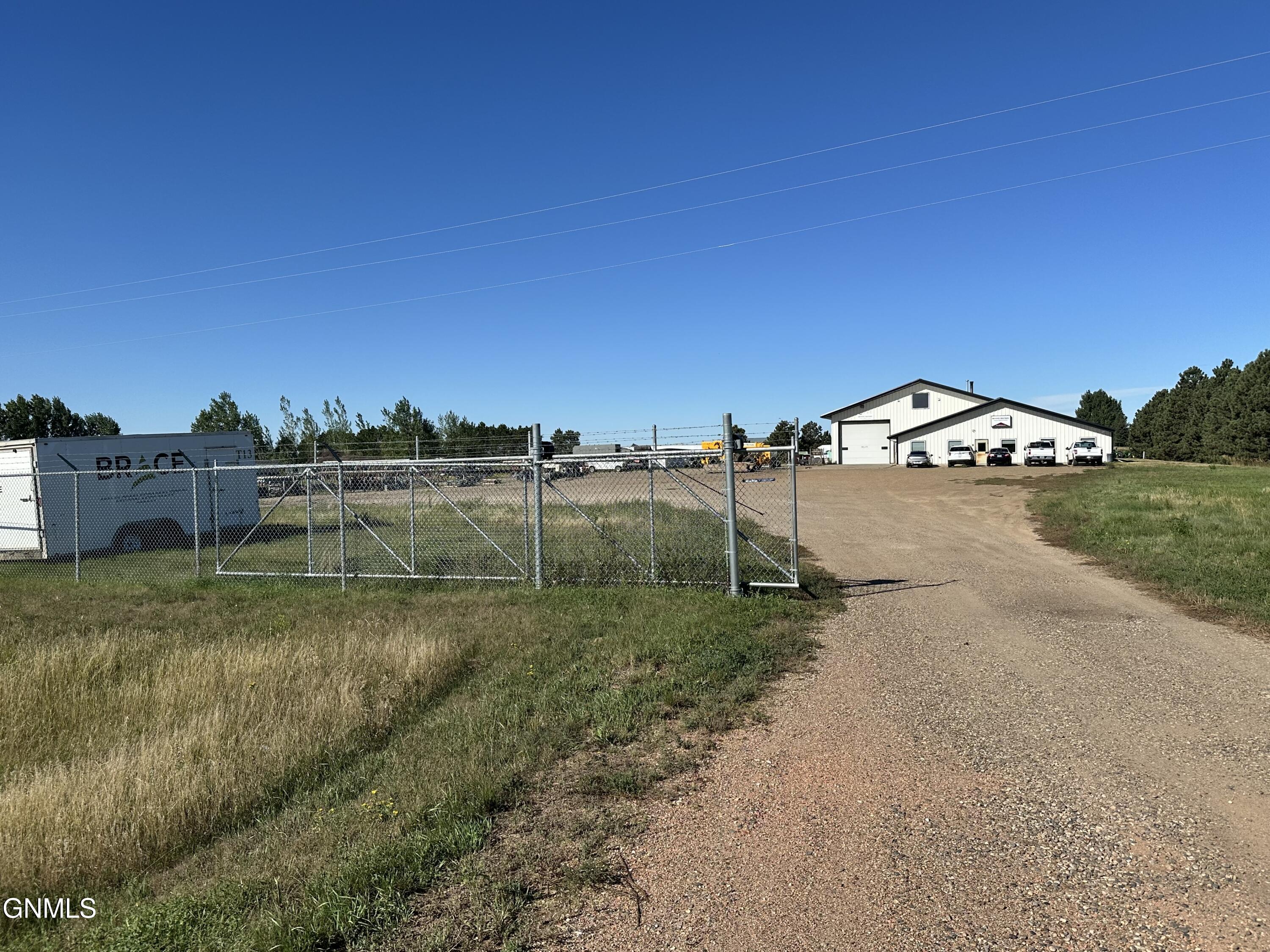 main property photo 28