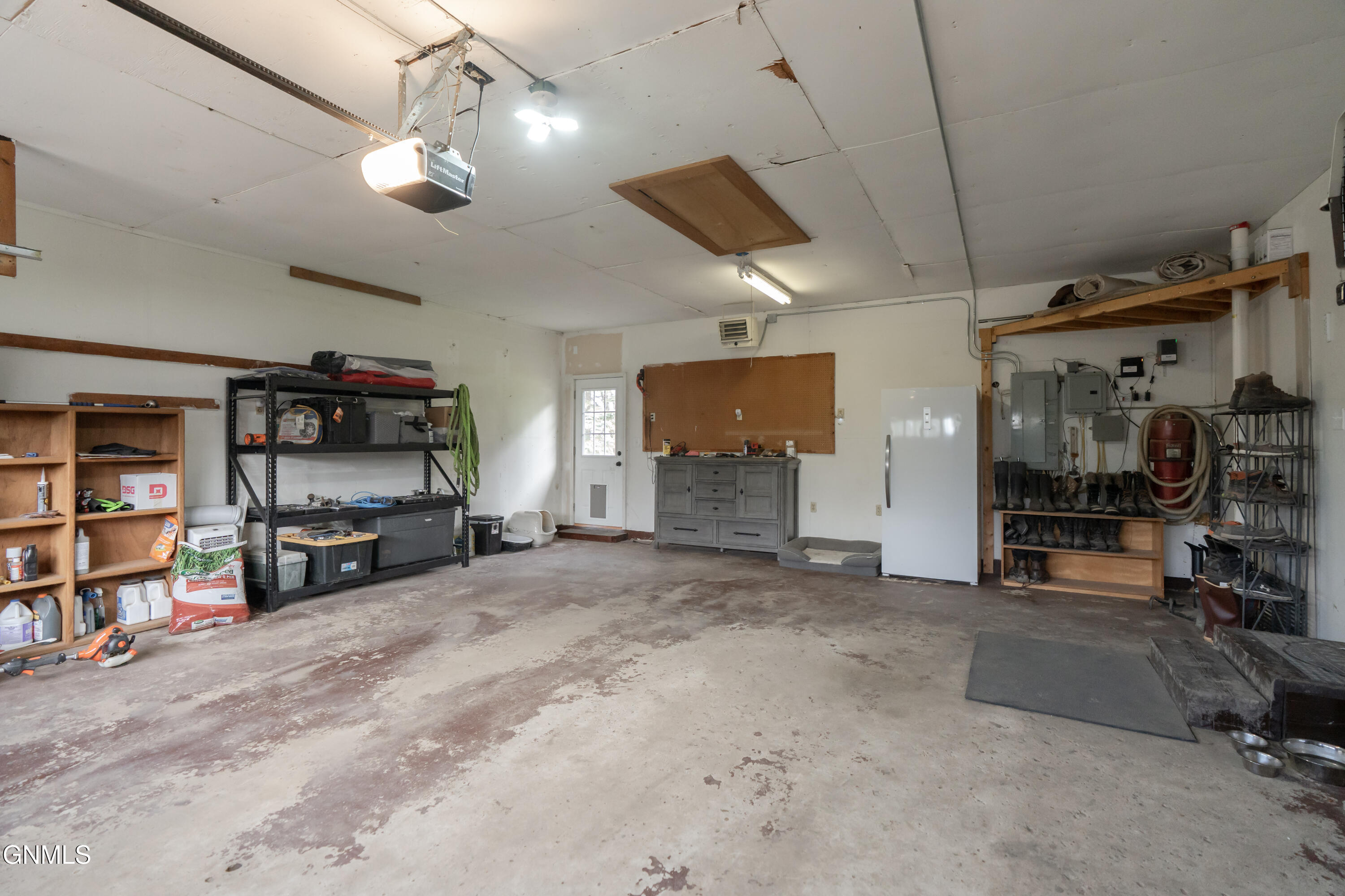 main property photo 78