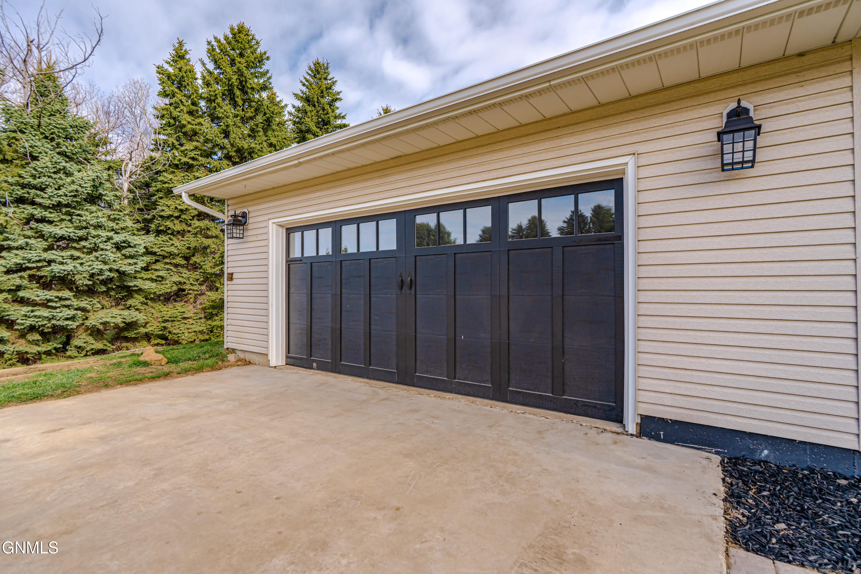 main property photo 86