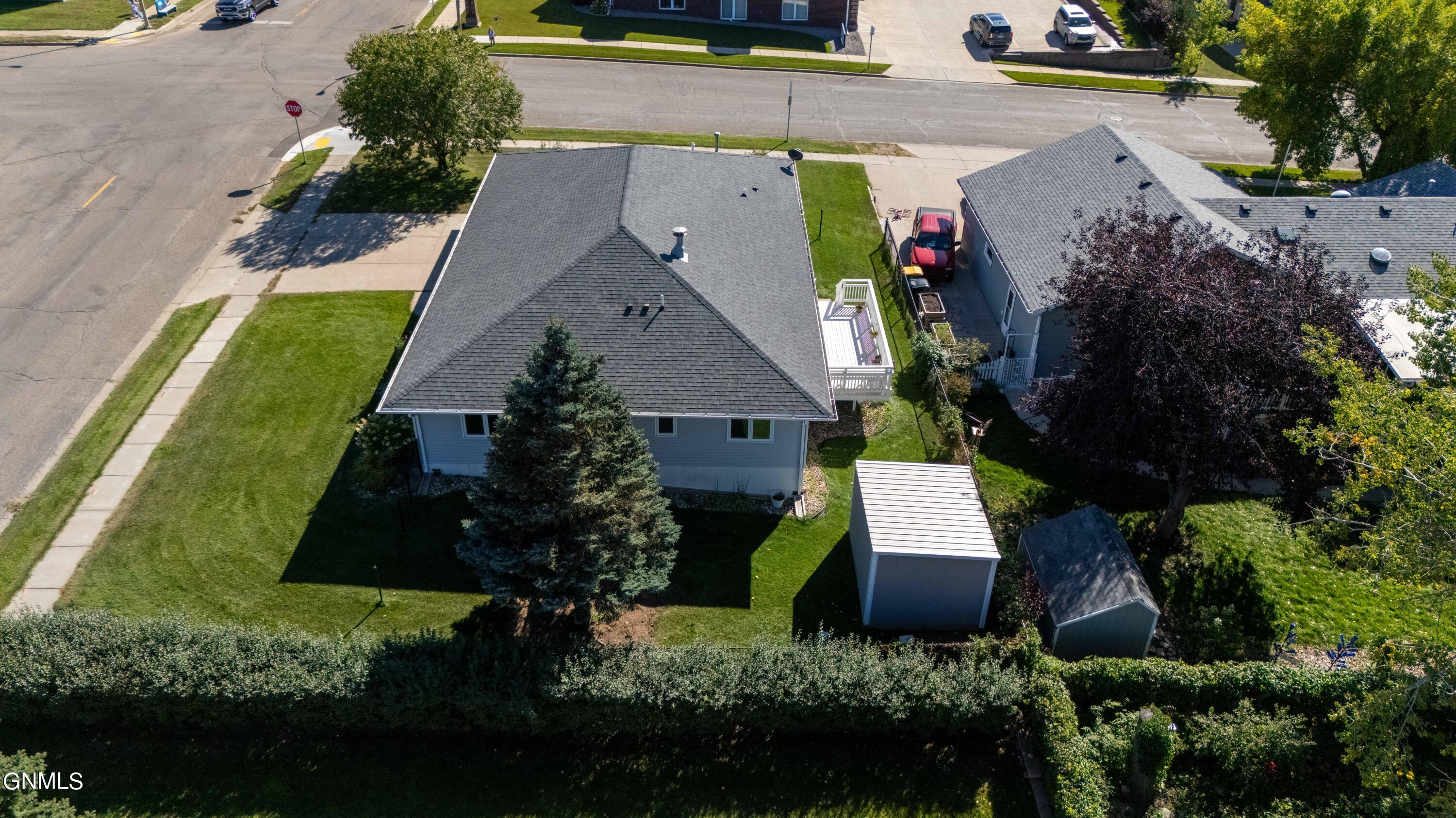main property photo 40