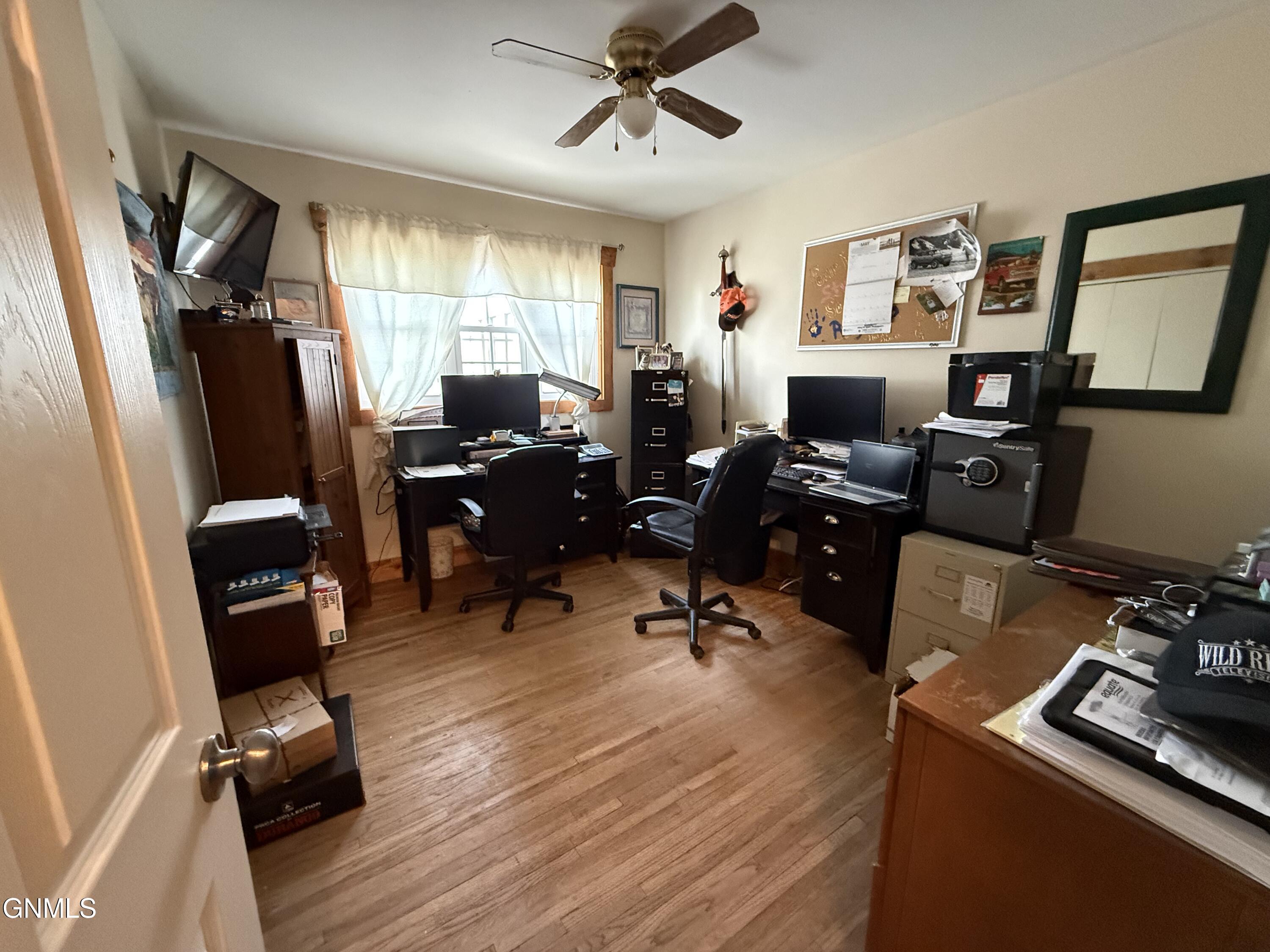 main property photo 14