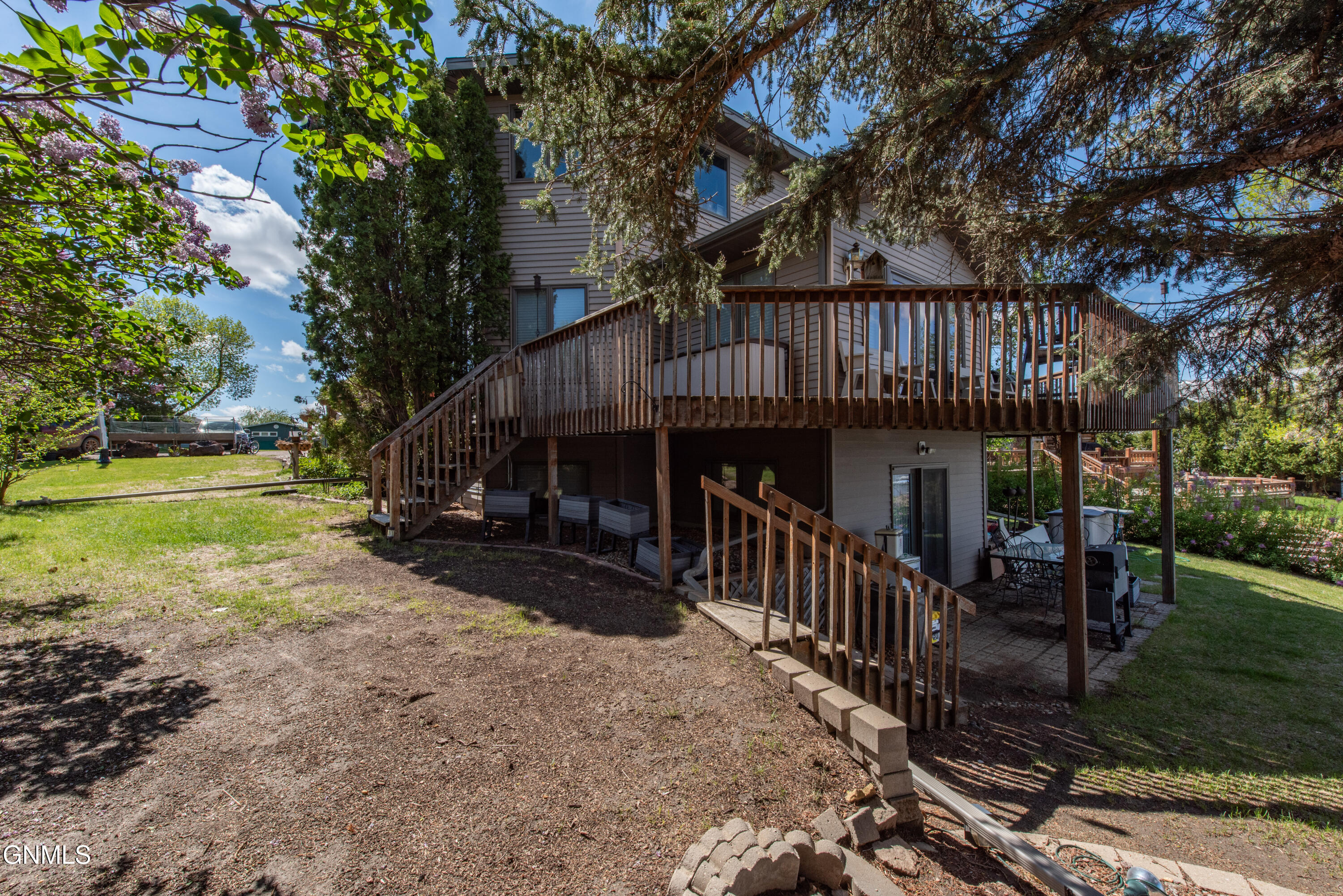 main property photo 13