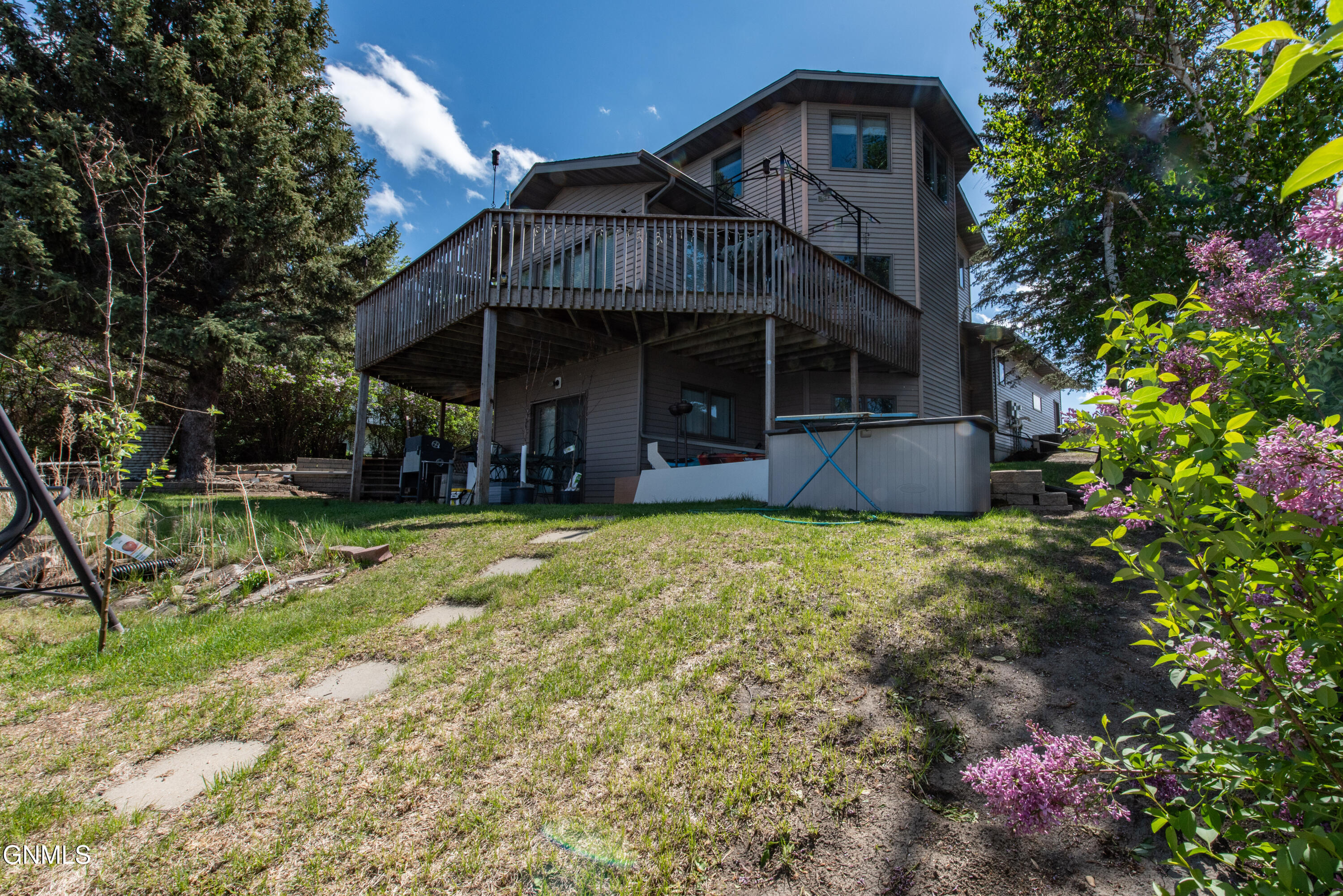 main property photo 14