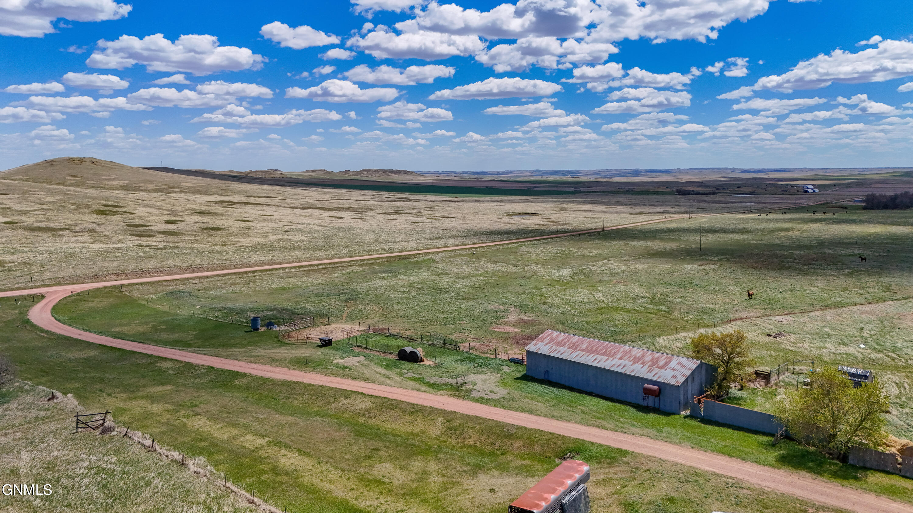 main property photo 30