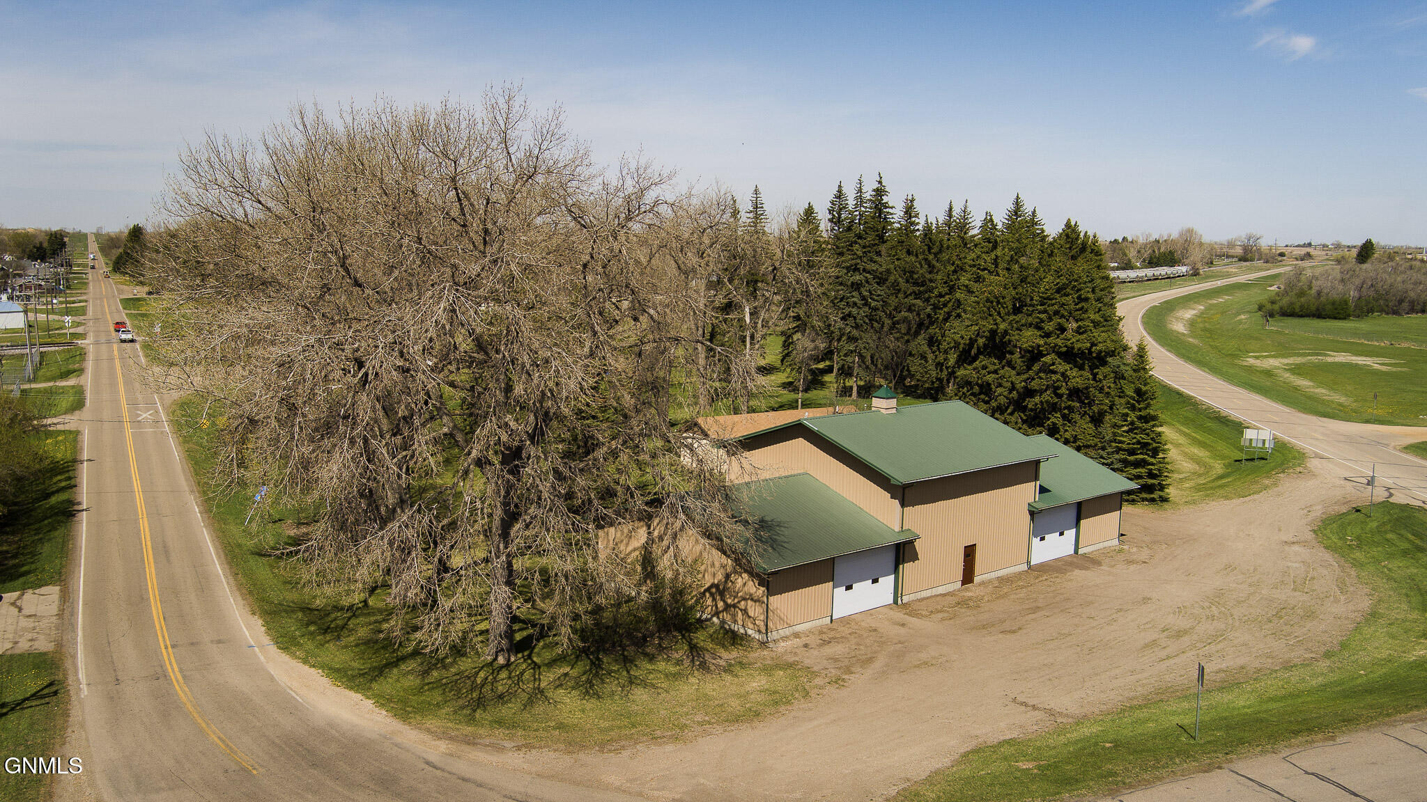 main property photo 33