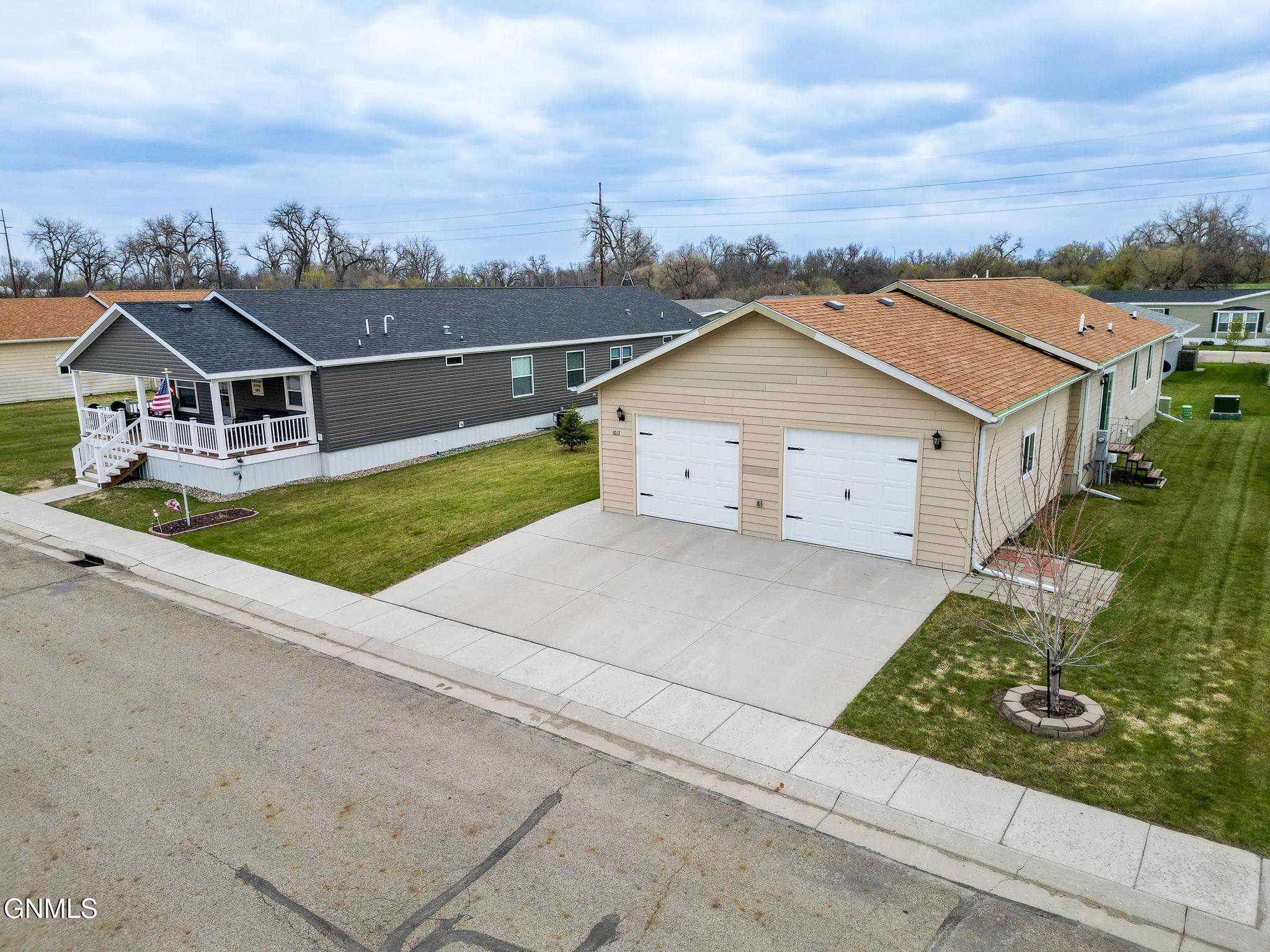 main property photo 34