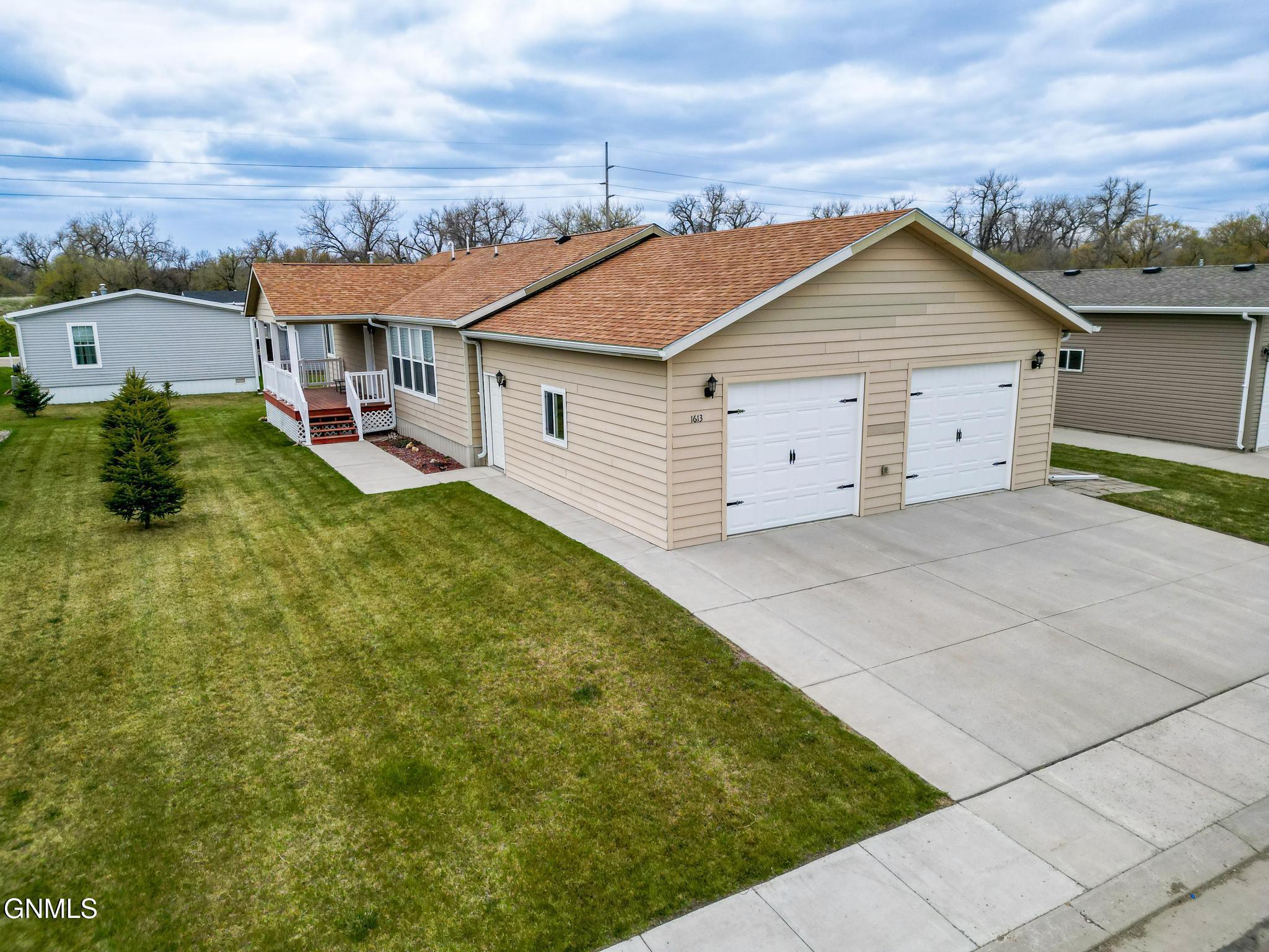 main property photo 38