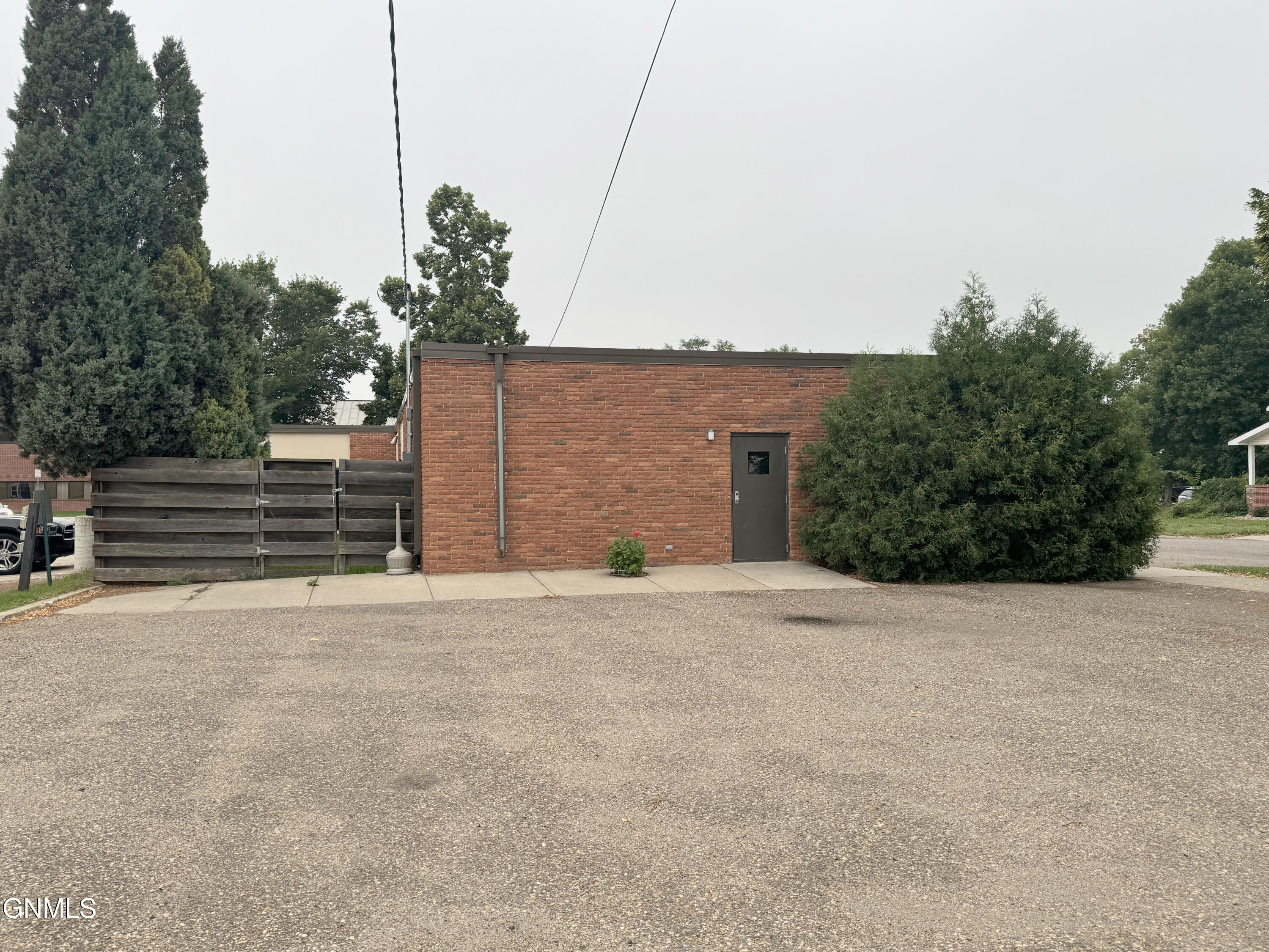 main property photo 13