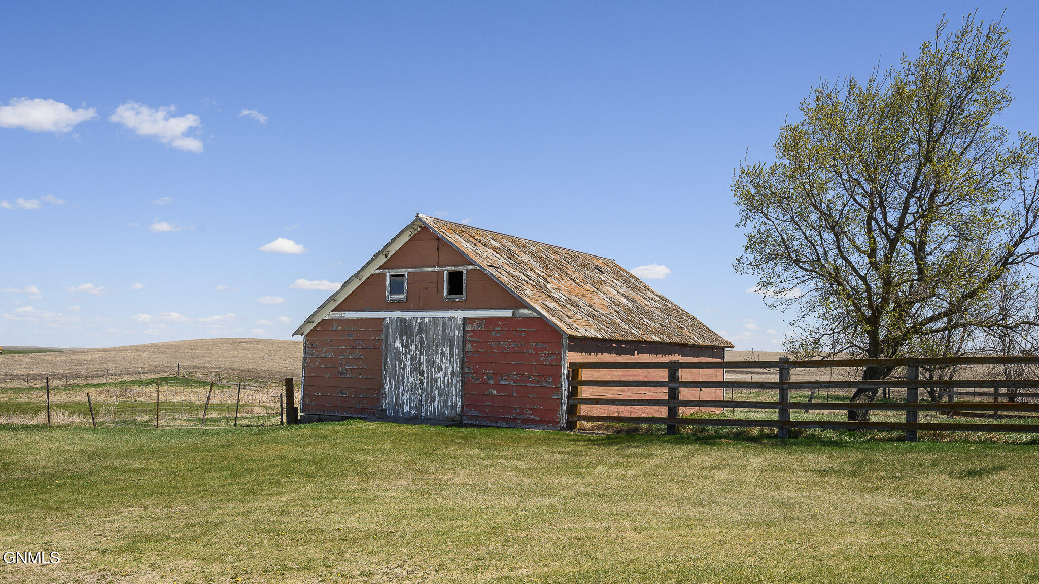 main property photo 37