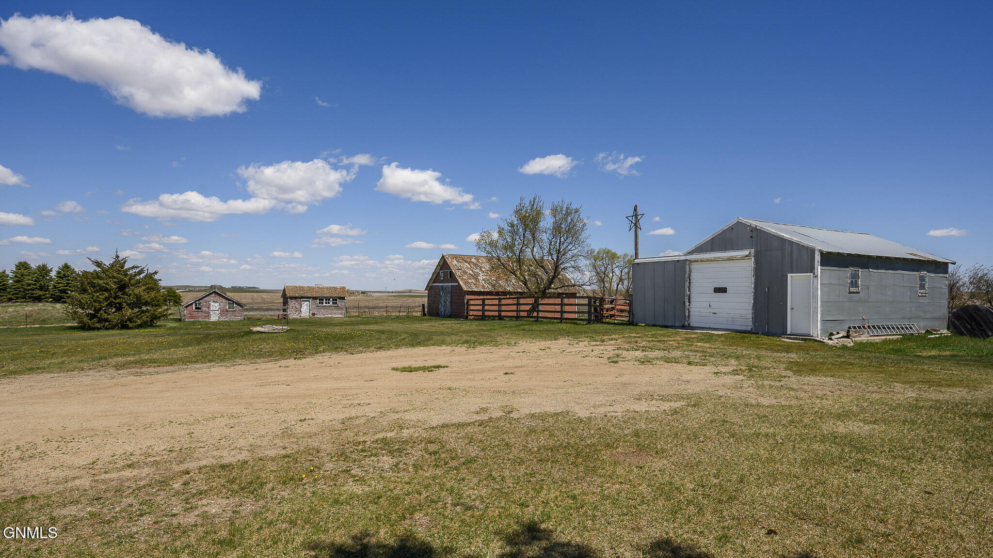 main property photo 9