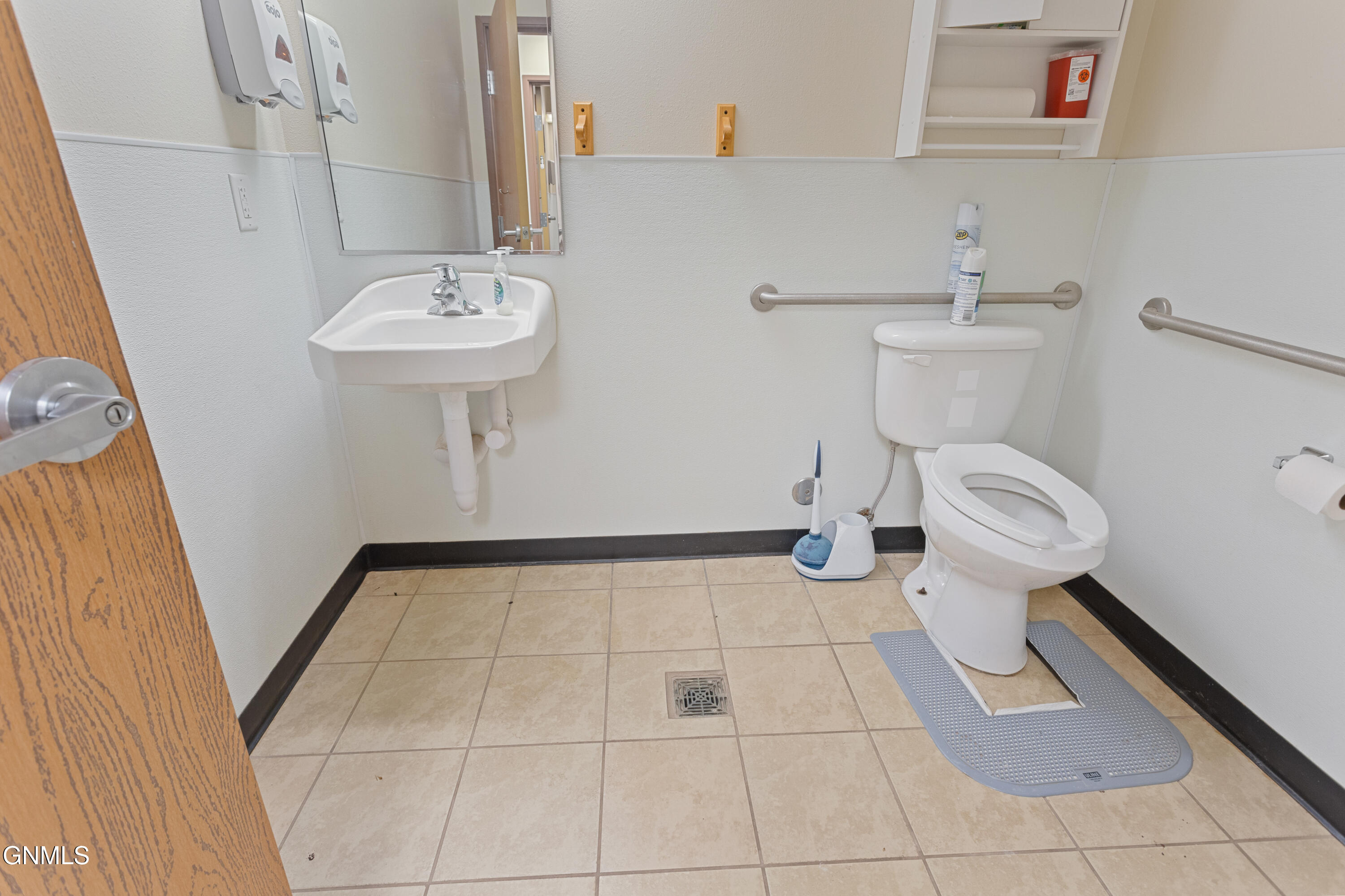 main property photo 14