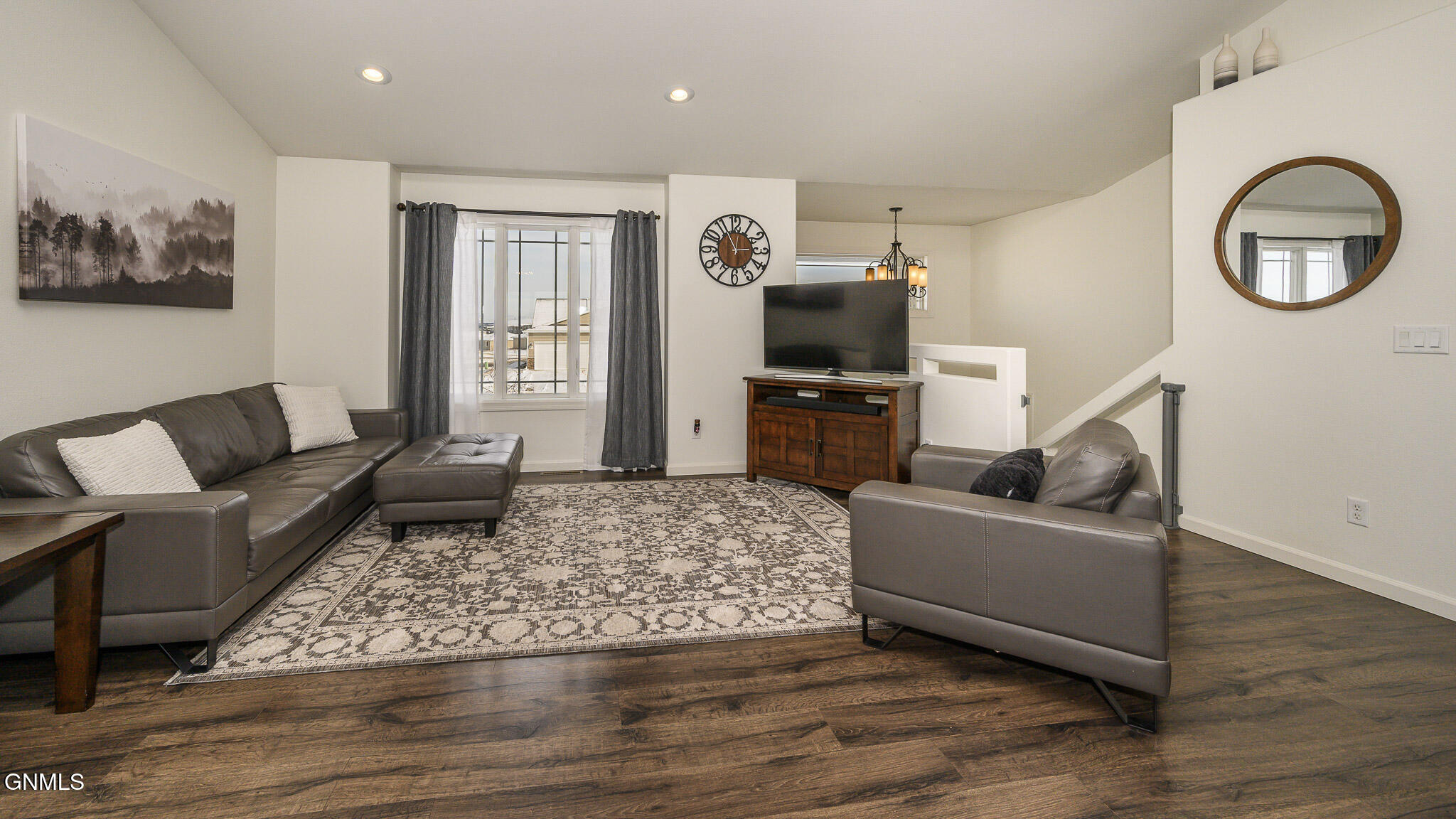 property viewer photo 3