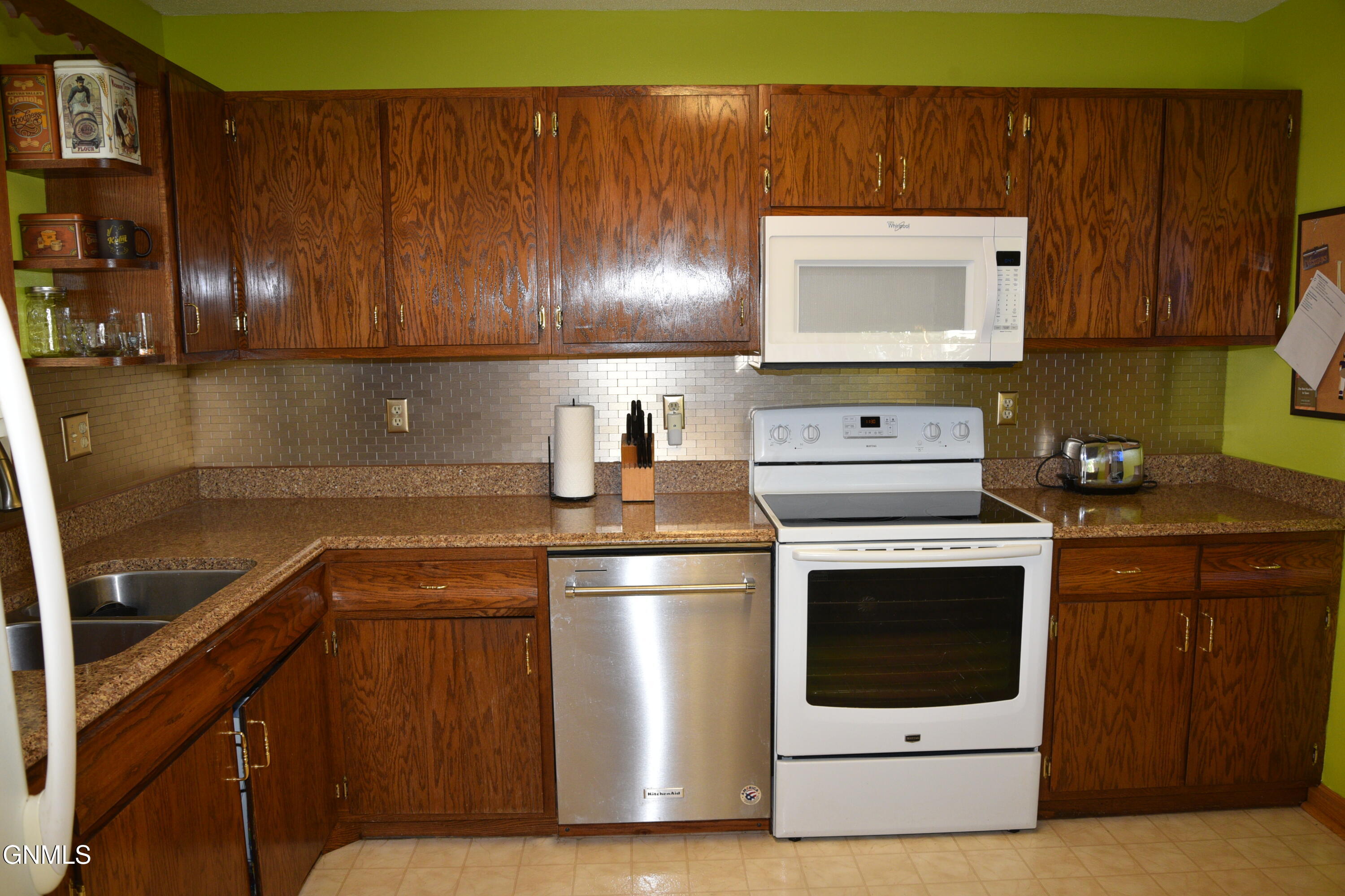 main property photo 11