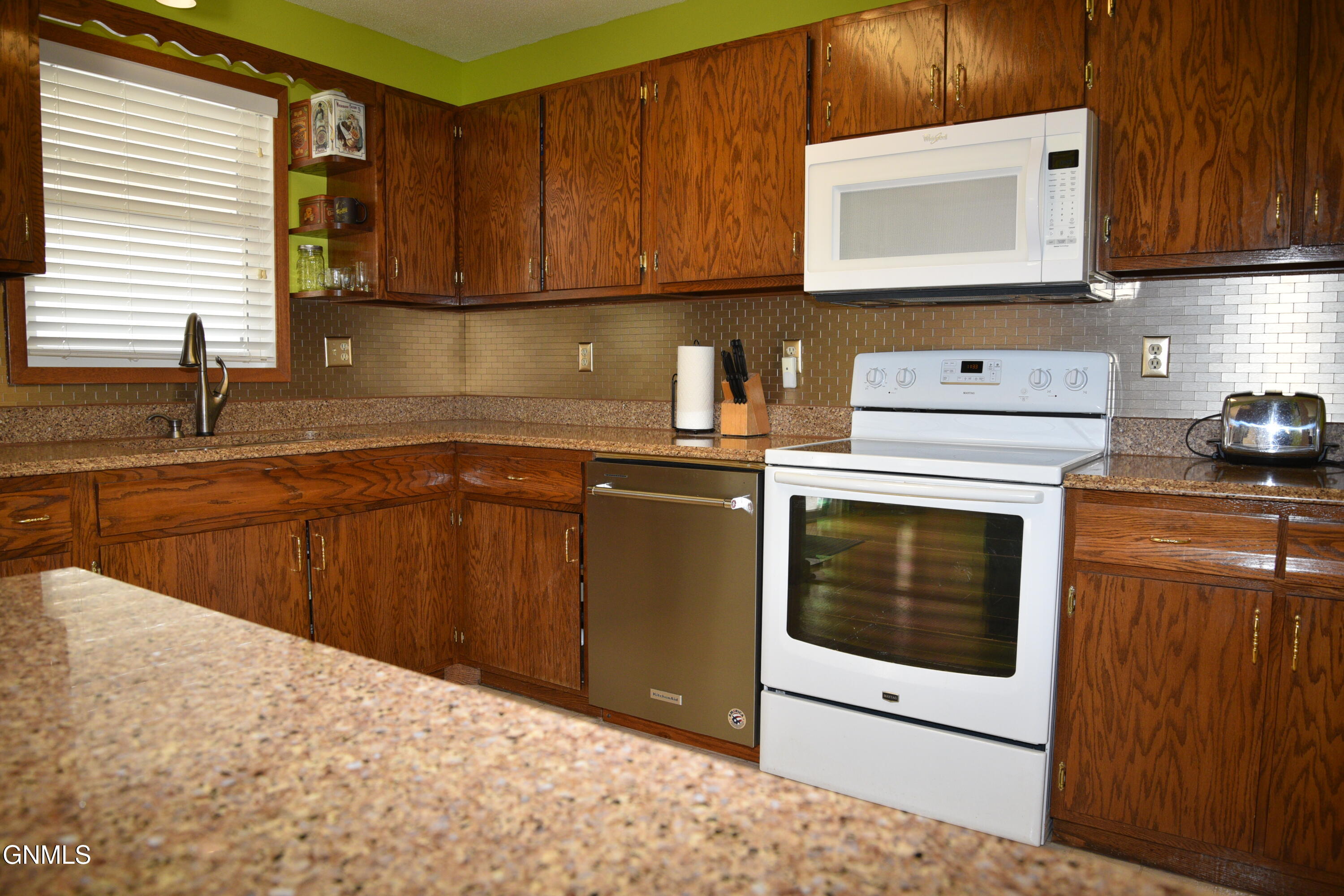 main property photo 19