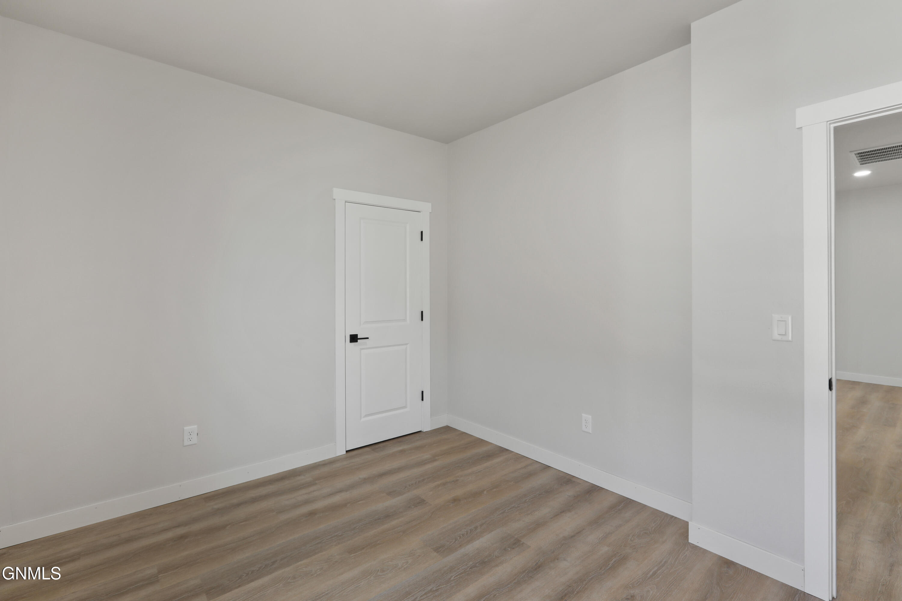 property viewer photo 11