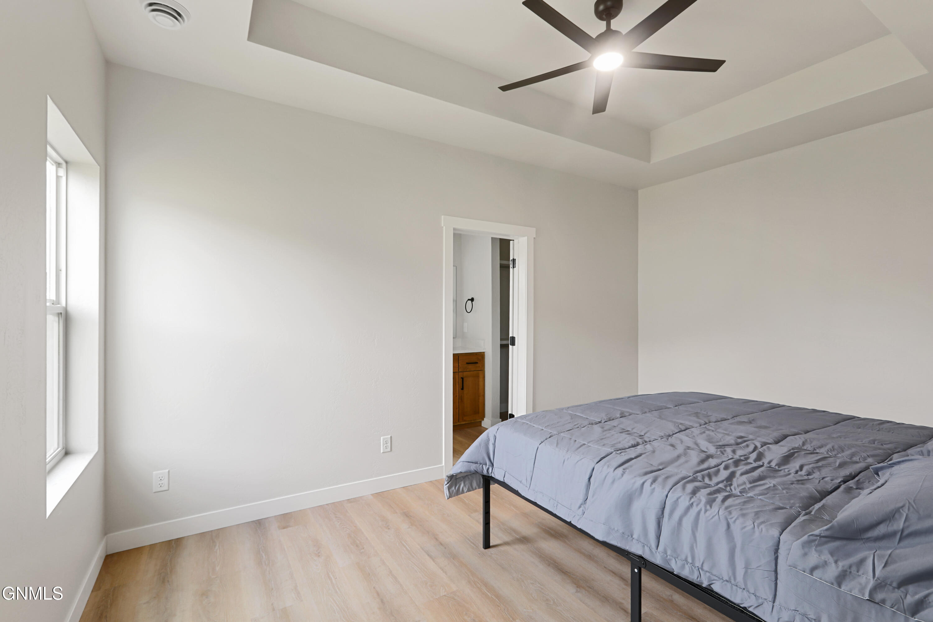 property viewer photo 13
