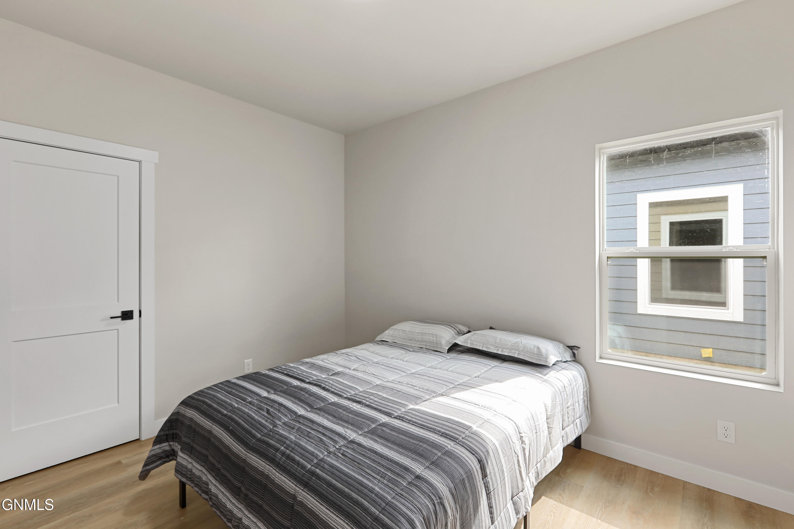 property viewer photo 18