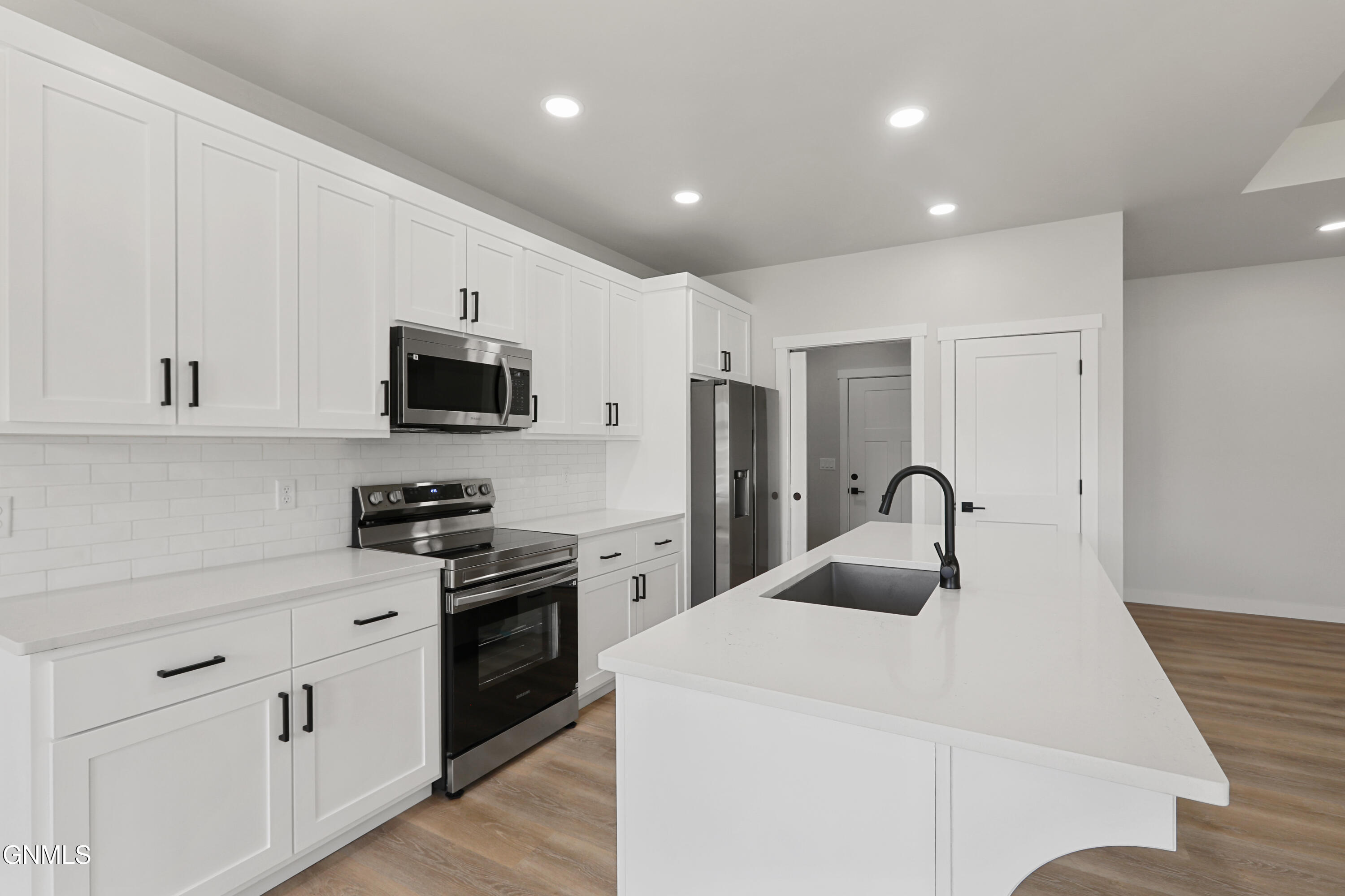 property viewer photo 6