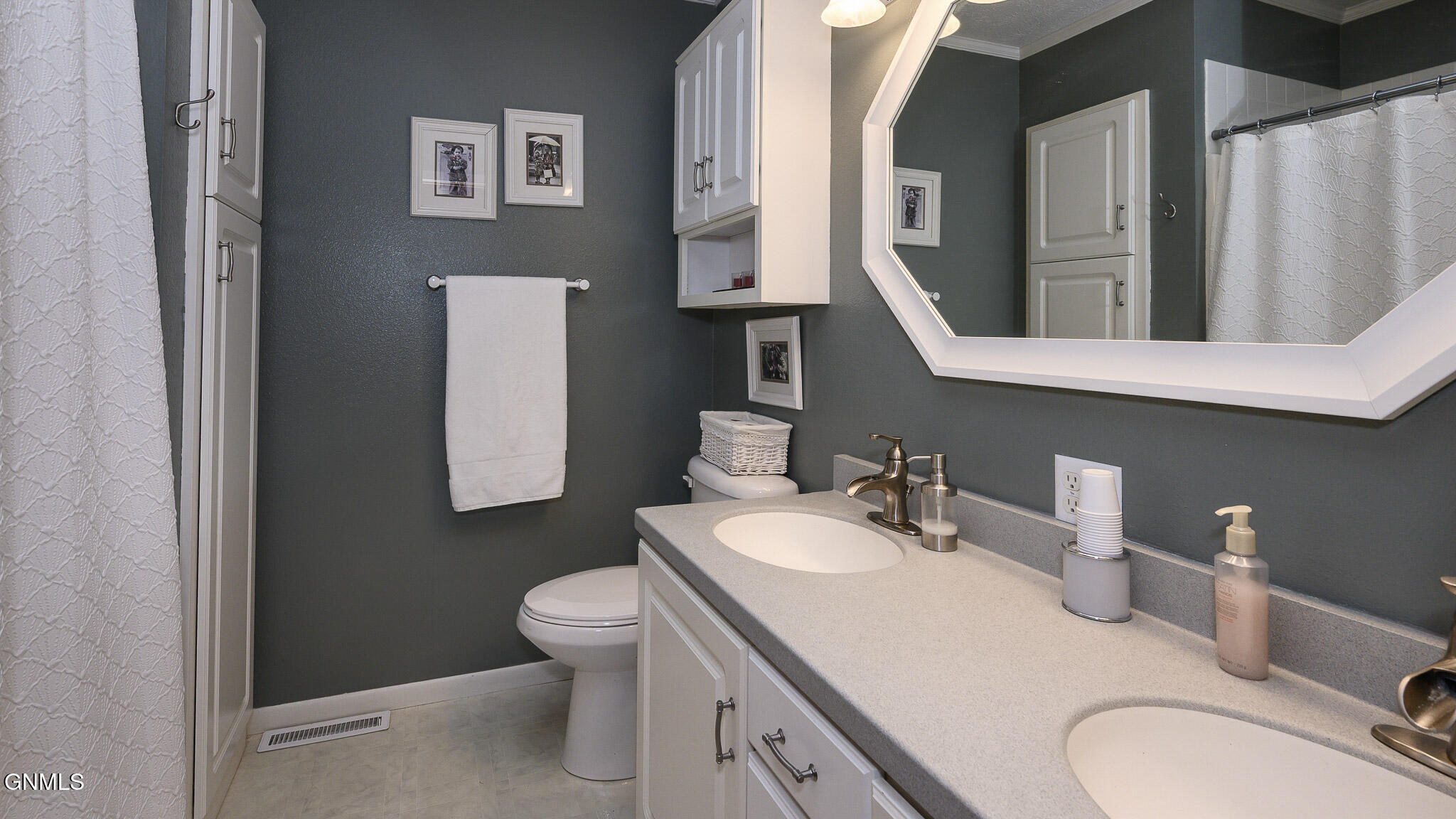 property viewer photo 12