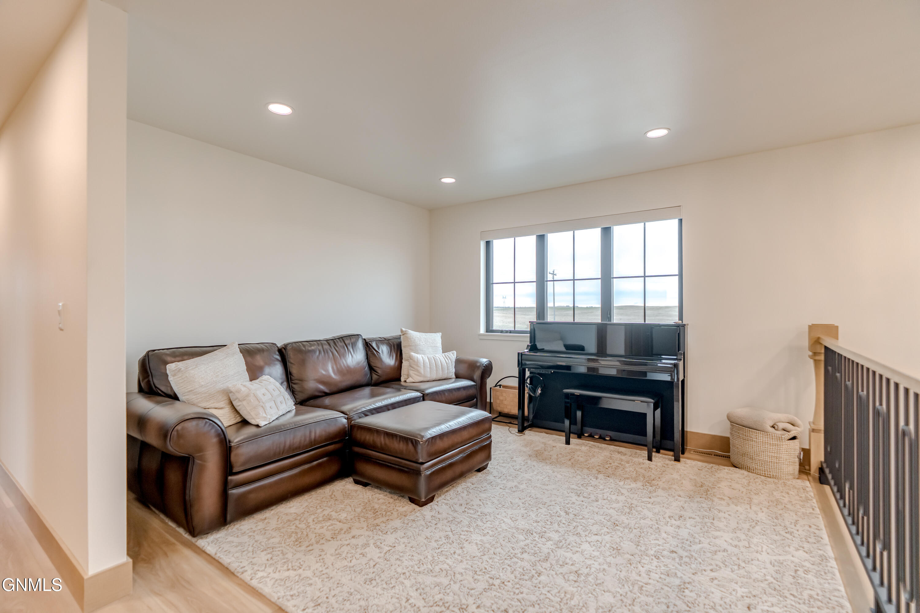 main property photo 50
