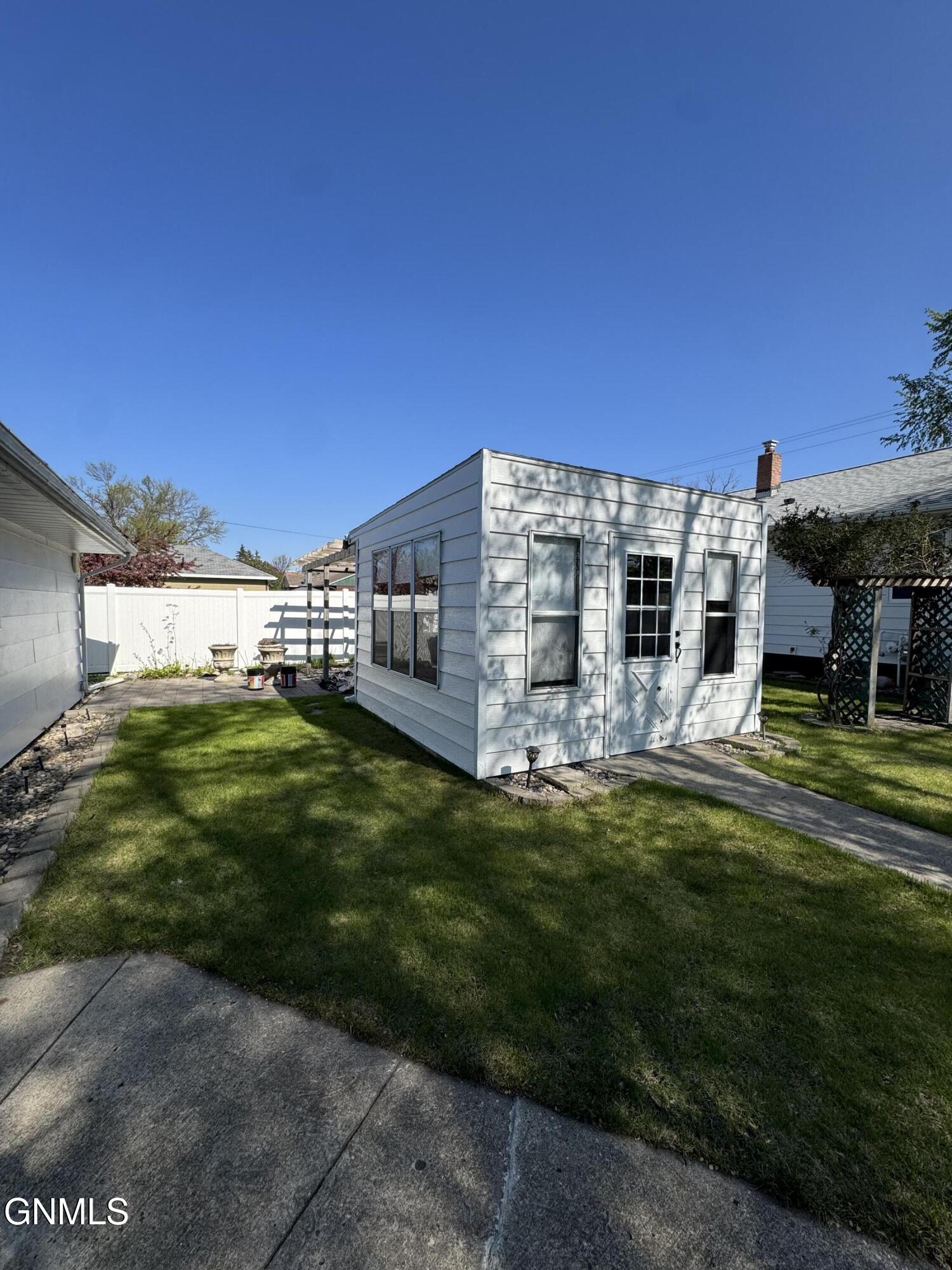 main property photo 14