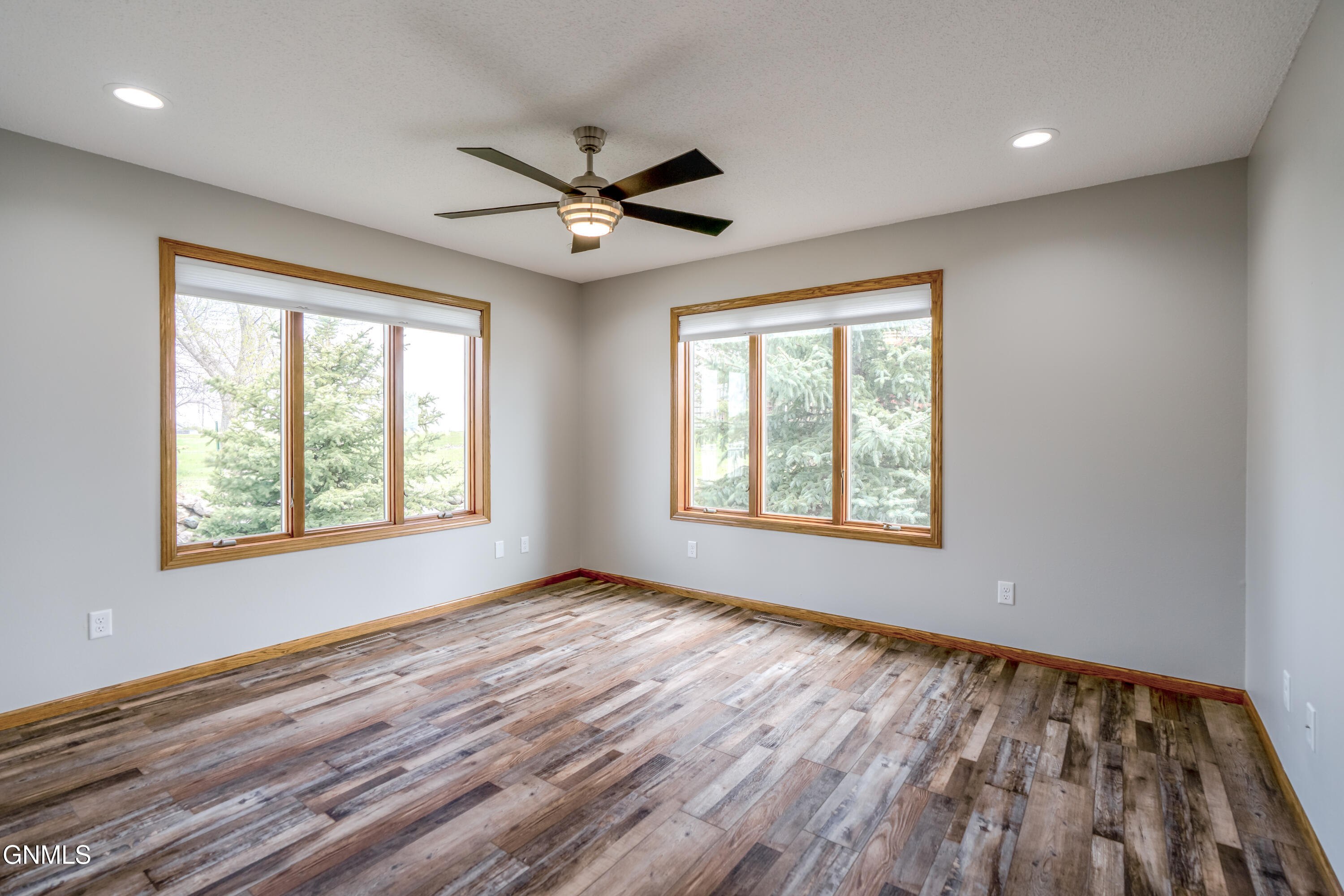 property viewer photo 13