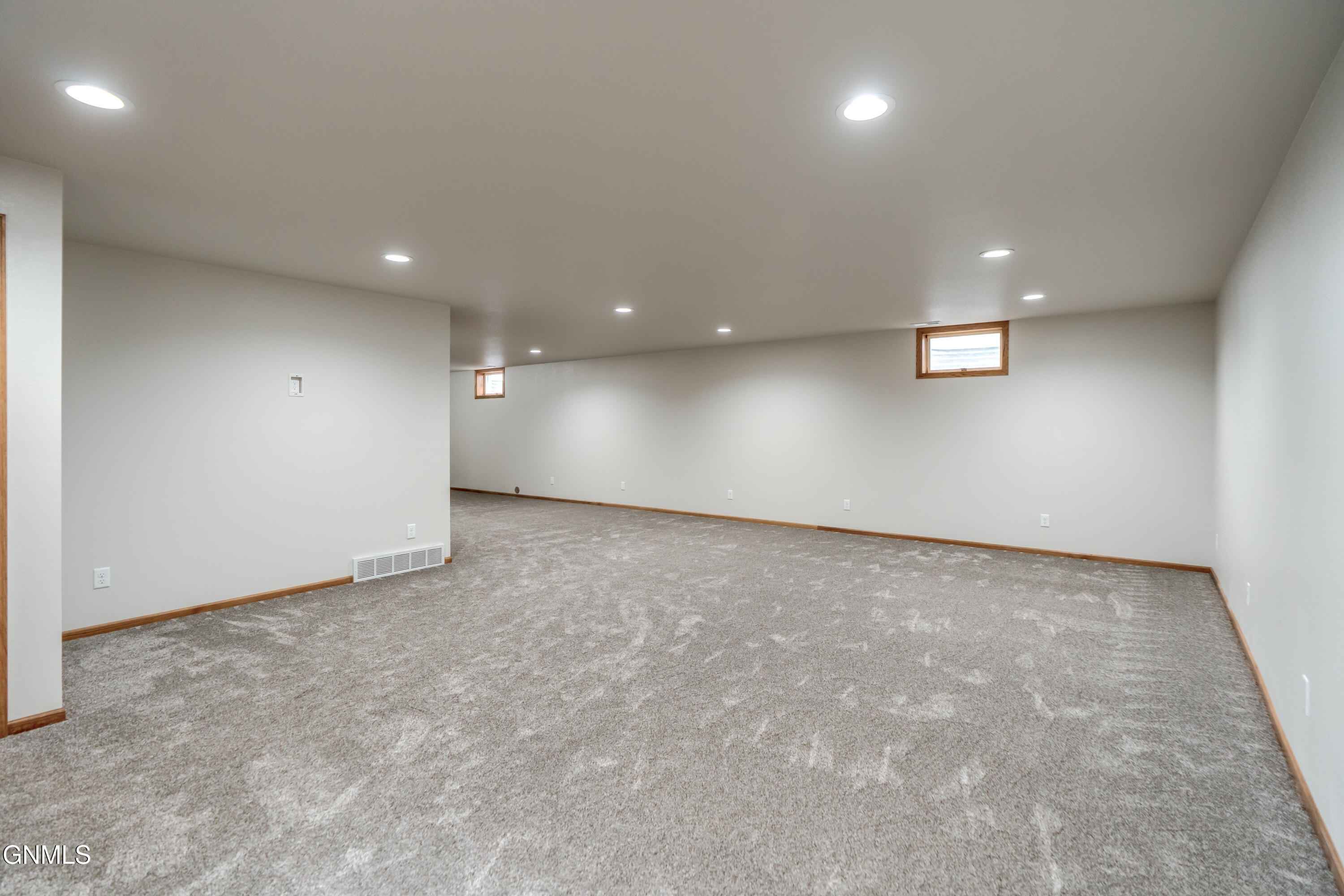 property viewer photo 16