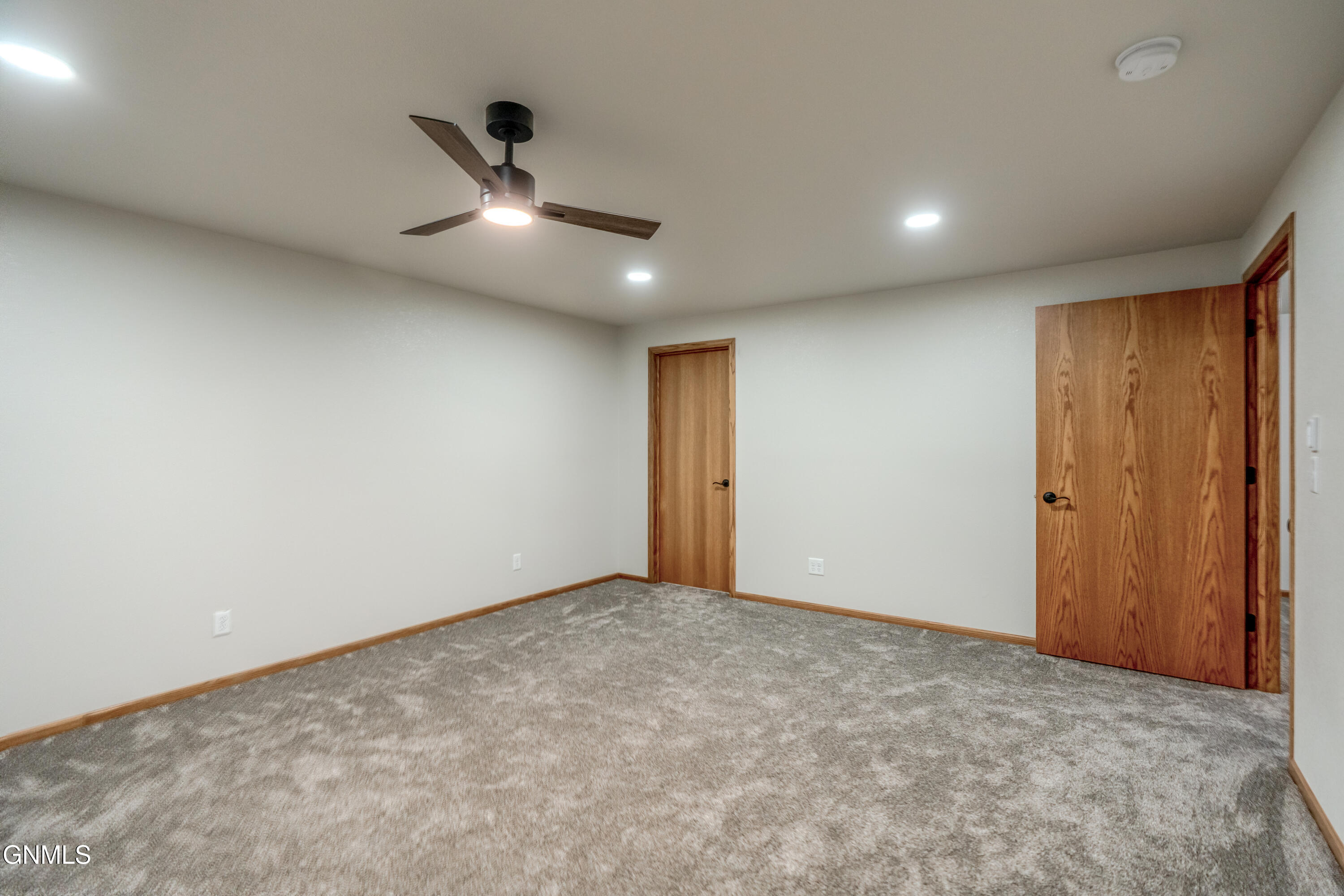 property viewer photo 18